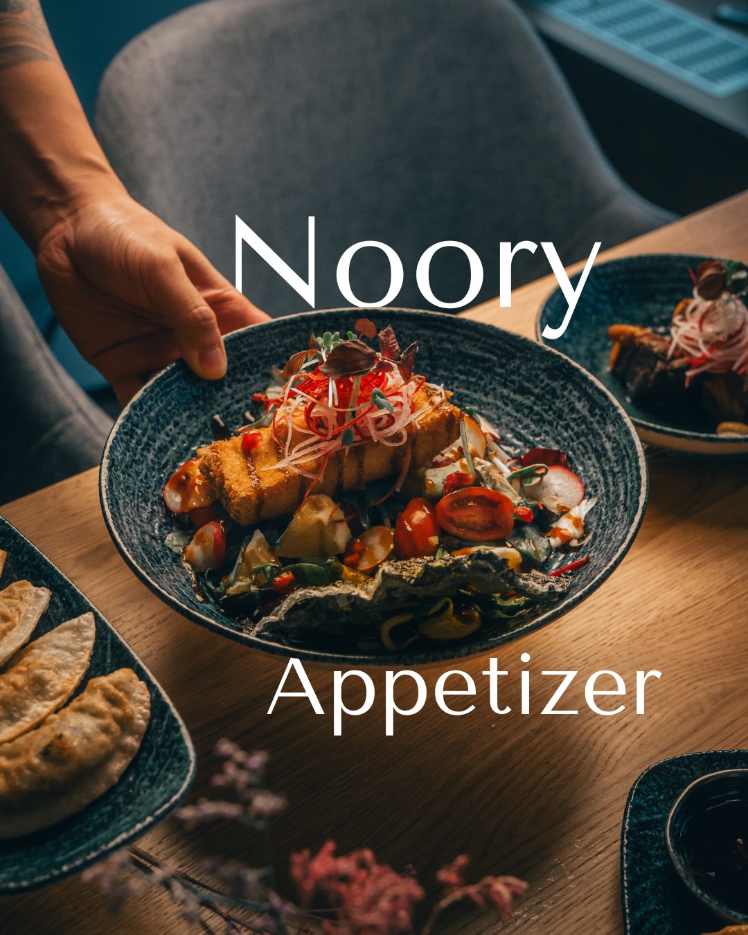 Der Anfang eines guten Abends?
Ein Tisch voller Vorspeisen. Zum Teilen oder alleine genießen. 🤍
Gunkan Tatar, Tora Soup, Shrimp Twister, Ibodai on Fire –
und vielleicht noch Korean Fried Chicken dazu. Kommt vorbei und probiert euch einfach durch.🥰
#noory #hamburgfoodguide #foodlover #geheimtipphamburg