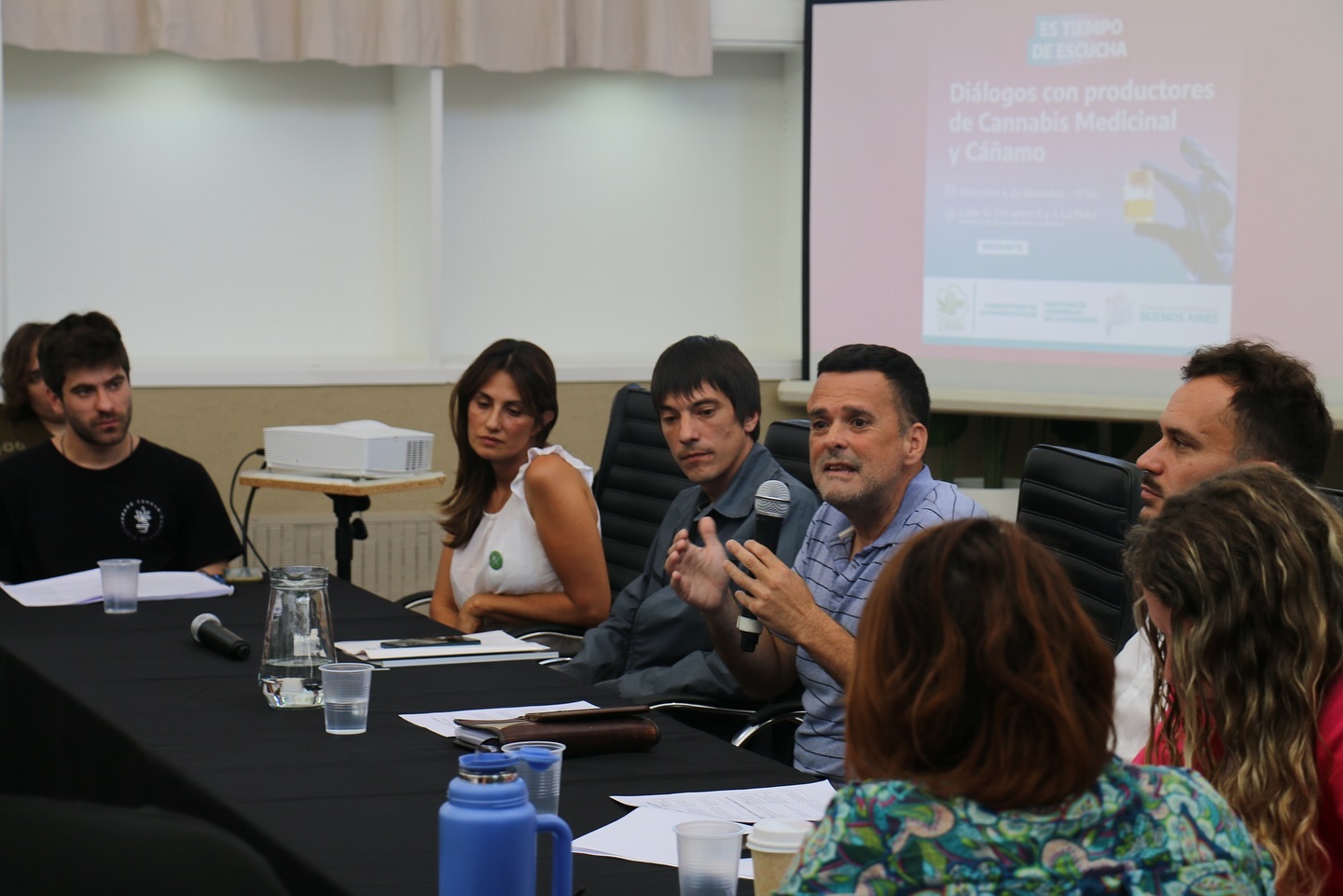 En @provinciaba se crearon, en el marco de las leyes nacionales conseguidas por el movimiento c*nnábico en los últimos años, distintas políticas públicas sanitarias y productivas.
Si bien es habitual reconocer que el crecimiento de emprendimientos y organizaciones se da con esfuerzo, pocas veces se contempla que ese esfuerzo tiene que poder, también, ser conocido y reconocido para verse concretado en proyectos.
Contar con una provincia dispuesta a la escucha y el trabajo es para las y los productores bonaerenses un impulso a seguir creciendo 💚