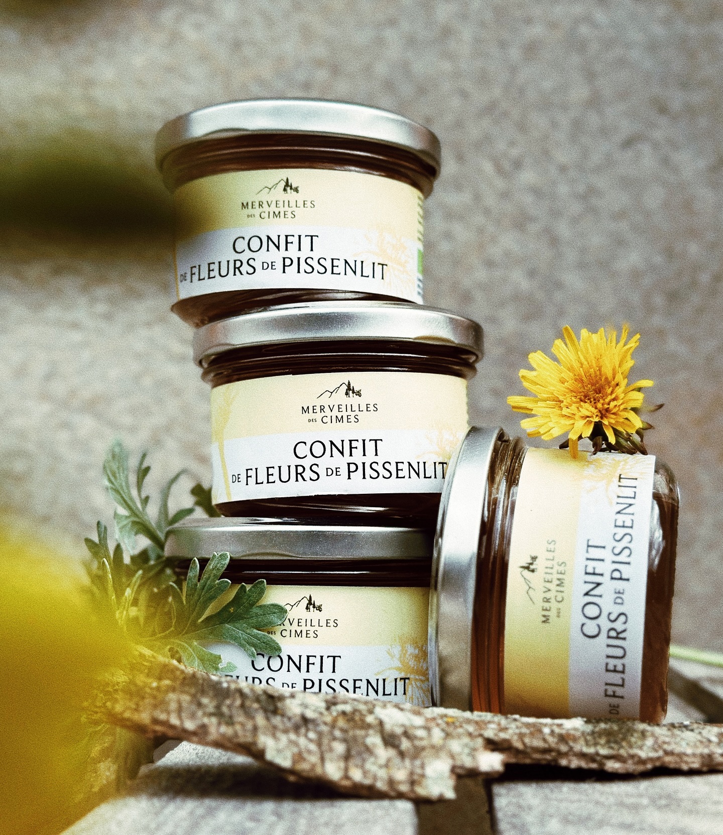 Avez-vous déjà goûté le confit de fleurs de pissenlit ? 🌼
Très frais et léger, il apportera LA petite touche parfumée qui sublimera vos préparations, mais pas que…
En accompagnement, en tartine, dans des yaourts et bien d’autres, vous avez de nombreuses façons de l’utiliser.
À vous de jouer ! À vos confits !☺️
.
.
.
.
#merveillesdescimes #confit #produitbio #agriculturebiologique #pissenlit