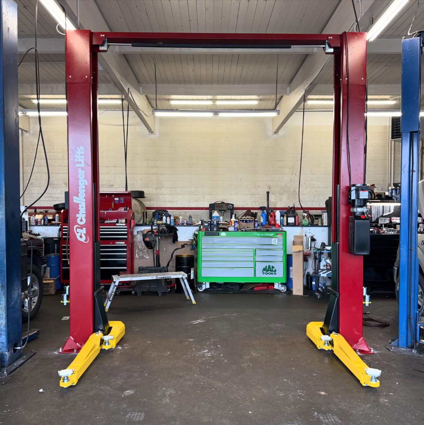 A @challengerlifts CL10AV3 sold and installed to replace this customer’s aging lift with drive-over pads for arms that just didn’t meet his shop’s needs.
The customer initially thought he’d have to pour new pads to accommodate a new lift due to existing anchor holes. However, a site evaluation performed by us confirmed that no concrete work was needed, ultimately saving him thousands in unnecessary expenses and lost productivity during the concrete cure time. 💰