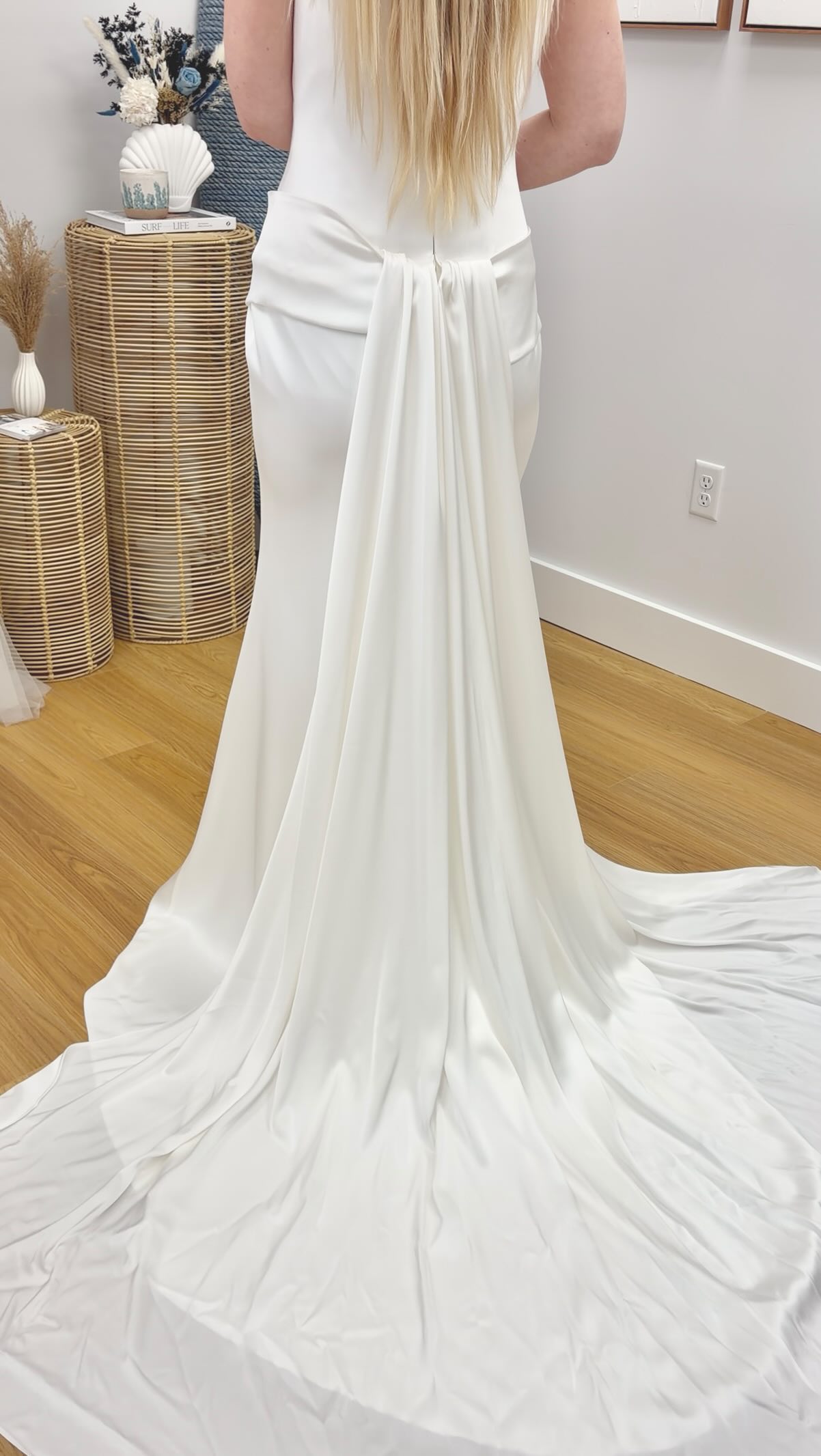 20% off @kyhabride is still on! ✨
All Kyha dresses (including this dreamy Sen gown) and accessories are 20% off through March 31.
Tap the link in bio or visit hamptons-bridal.com to book 🤍