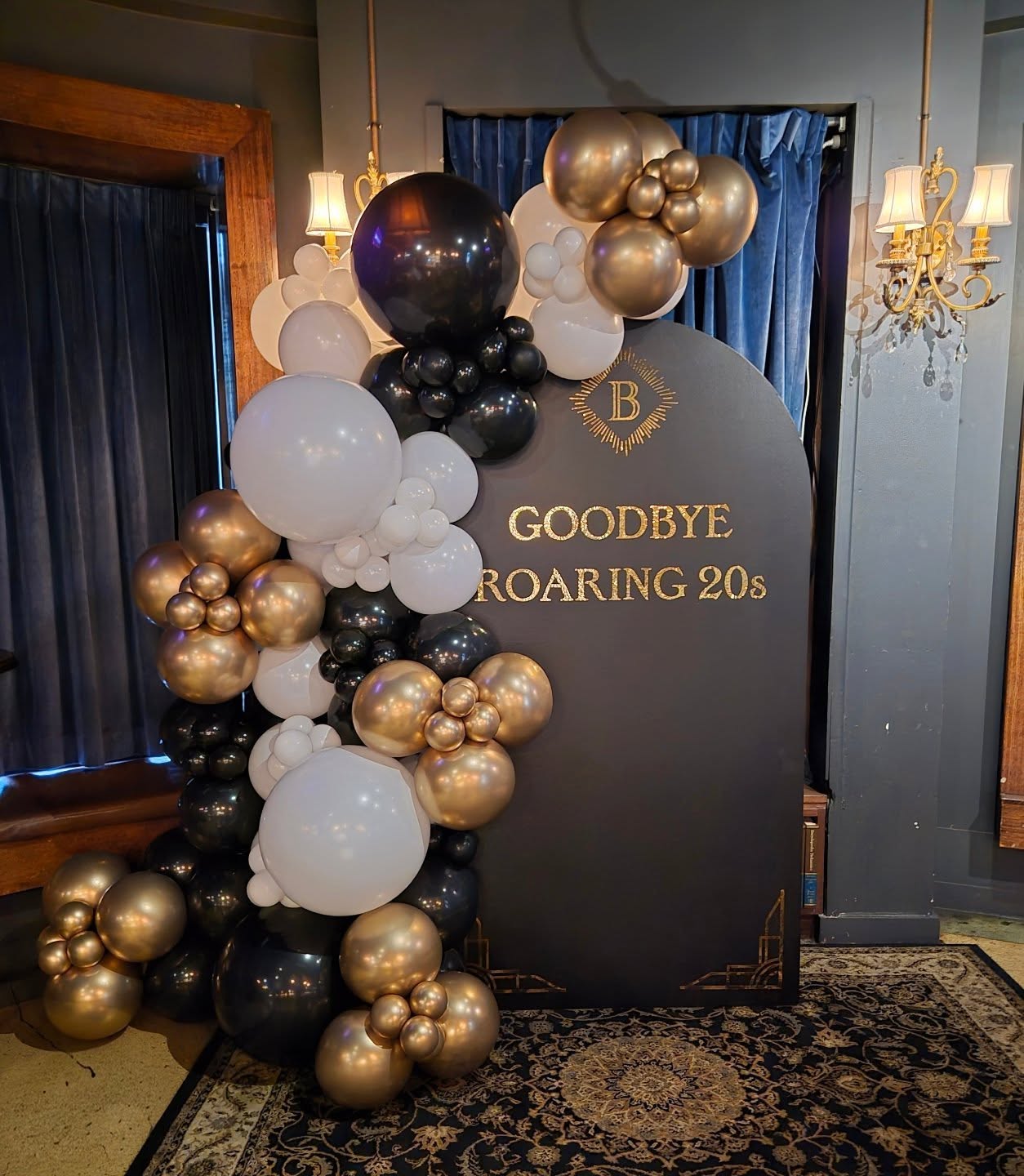 "I like large parties. They’re so intimate. At small parties there isn’t any privacy"
#gatsbytheme #gatsbyparty #goodbyeroaring20s #brisbaneballoons