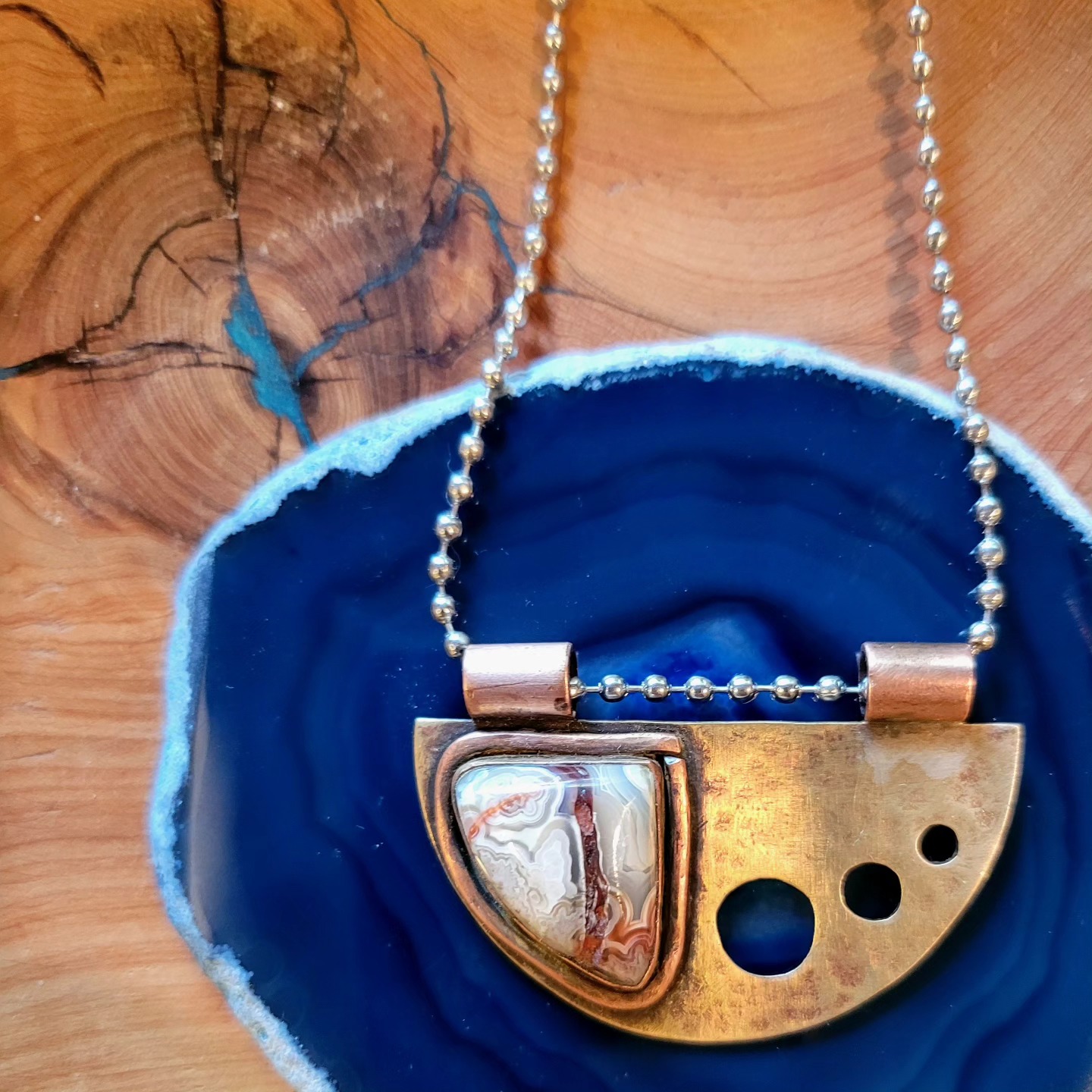 Agate Pendant • Brass & Copper
#metalsmith #mountainjewelry #handmade #necklace #smallbusiness #artist #coloradometalsmiths #copper