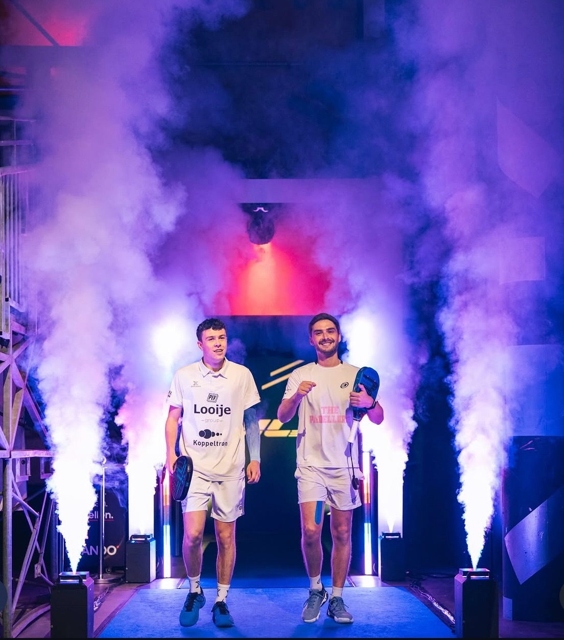 🏆 Sterke prestatie op het NK Padel! 🎾 @knltbpadel
Afgelopen weekend hebben @jortnolten en @nicolasvanbetuw een knappe prestatie neergezet door de kwartfinales van het NK Padel te bereiken. 💪
Na een knappe reeks lieten zij zien wat er mogelijk is met talent, inzet en doorzettingsvermogen. In de kwartfinale bleken de gebroeders @kai_groen en @mats_groen uiteindelijk een maatje te sterk, waardoor een plek in de halve finale nét buiten bereik bleef.
Desondanks een resultaat om trots op te zijn! 🙌
Mooi om te zien dat mede dankzij Jort het niveau binnen @ltc_sgravenzande zich blijft ontwikkelen. Jort is daar actief als trainer en weet met zijn kennis en ervaring dagelijks spelers beter te maken. Dit soort prestaties zijn dan ook een enorme inspiratie voor alle leden van de vereniging. 🔥
Ook bij Padel2Move zijn we trots dat Jort onderdeel is van ons team.
Op naar meer! 🎾
@koppeltron @looijegroup
📷💥 @alyssavanheyst
#Padel #NKPadel #LTCsGravenzande #Padel2Move #Trots Inspiratie Vamos