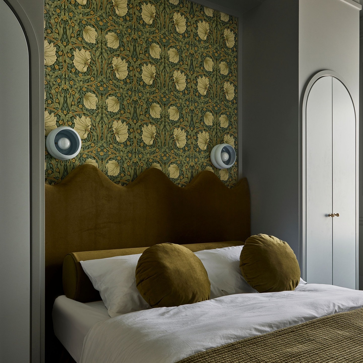 Nope! You aren't seeing double. Hotel Julie's Flat 7, which was revealed tonight on Staying Inn, has 2 rooms! One queen, one king and 2 bathrooms. Perfect for vacationing with friends! So of course (if you haven't noticed the trend yet) both rooms received custom made headboards, bolsters and pillows, all made in studio.
tune into @ctvlifechannel Monday nights at 8pm for "Staying Inn - Hotel Julie".
Credits:
Project: HOTEL JULIE by Stay Here @you.should.stay.here @hotel.julie
Interior Design: @you.should.stay.here x @twenty.two.twelve
Photography: @lomillerphoto
Creative Director: @autumnhacheydesign
Brand Director: @abigailballanger
Sensory Strategist: @daniellebarich