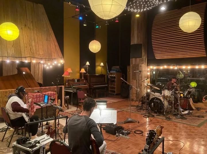 Great couple days in the studio tracking some really cool new music for @donmoen!
-
-
#music #donmoen #studio #guitar #guitarplayer #worshipmusic #line6 #ccm #electricguitar #recordingstudio