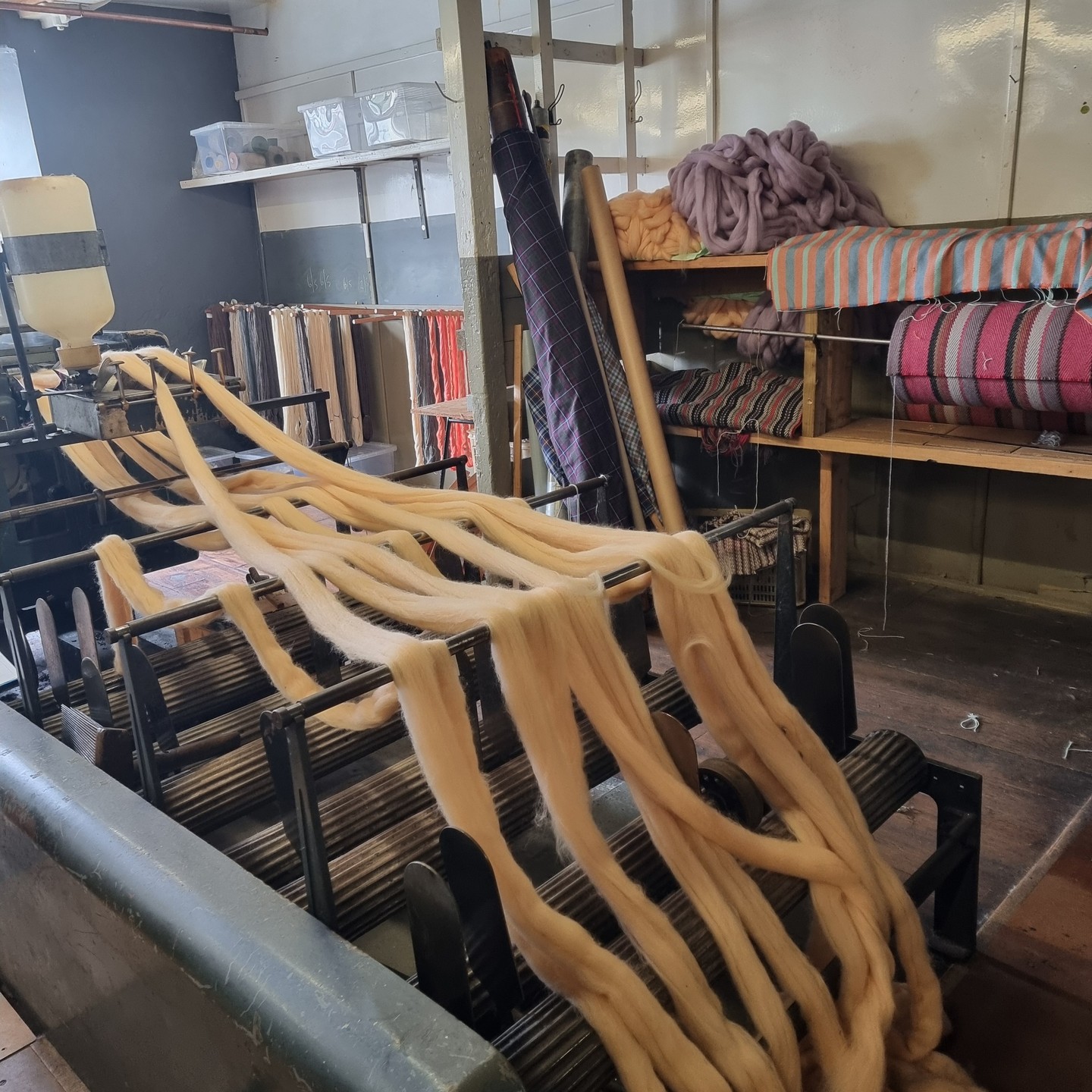 What an amazing morning at Coldharbour Mill! 🏭 One of the oldest woollen mills in the UK, having been in continuous production since 1797. The tour was fantastic, and it truly is a piece of living history. Highly recommend a visit!
Thank you @ColdharbourMill for making us so welcome.
#LivingHistory #HistoricPlaces #HistoryLovers #Britishwool #Campaignforwool #Devon #Weaving