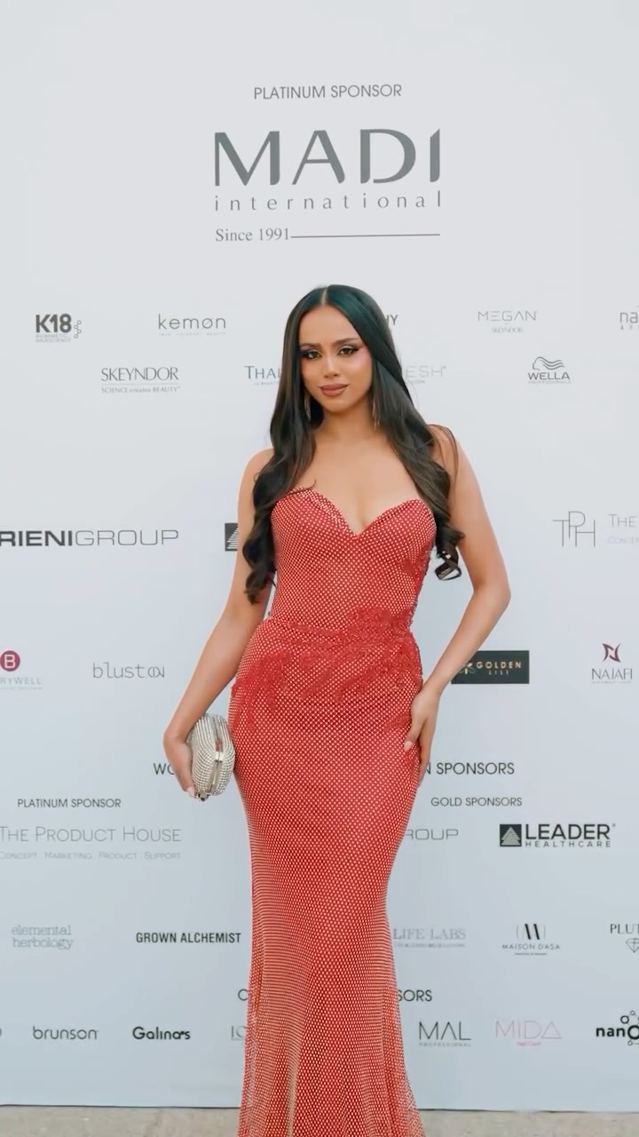 Getting @imvictorialarsen ready for the K-Time Hair & Makeup Competition ✨
Proud to prepare our brand ambassador for a stage where talent shines and beauty speaks
تحضير فيكتوريا لمسابقة K-Time للشعر والمكياج ✨
فخورون بتجهيز سفيرة علامتنا التجارية لتتألق على مسرح يبرز فيه الإبداع والجمال 💄�
#grandflorabeautysalonandspa
#bestsalonindubai
#grandfloraspaladiessalon
#homeserviceglam
#grandfloraathome