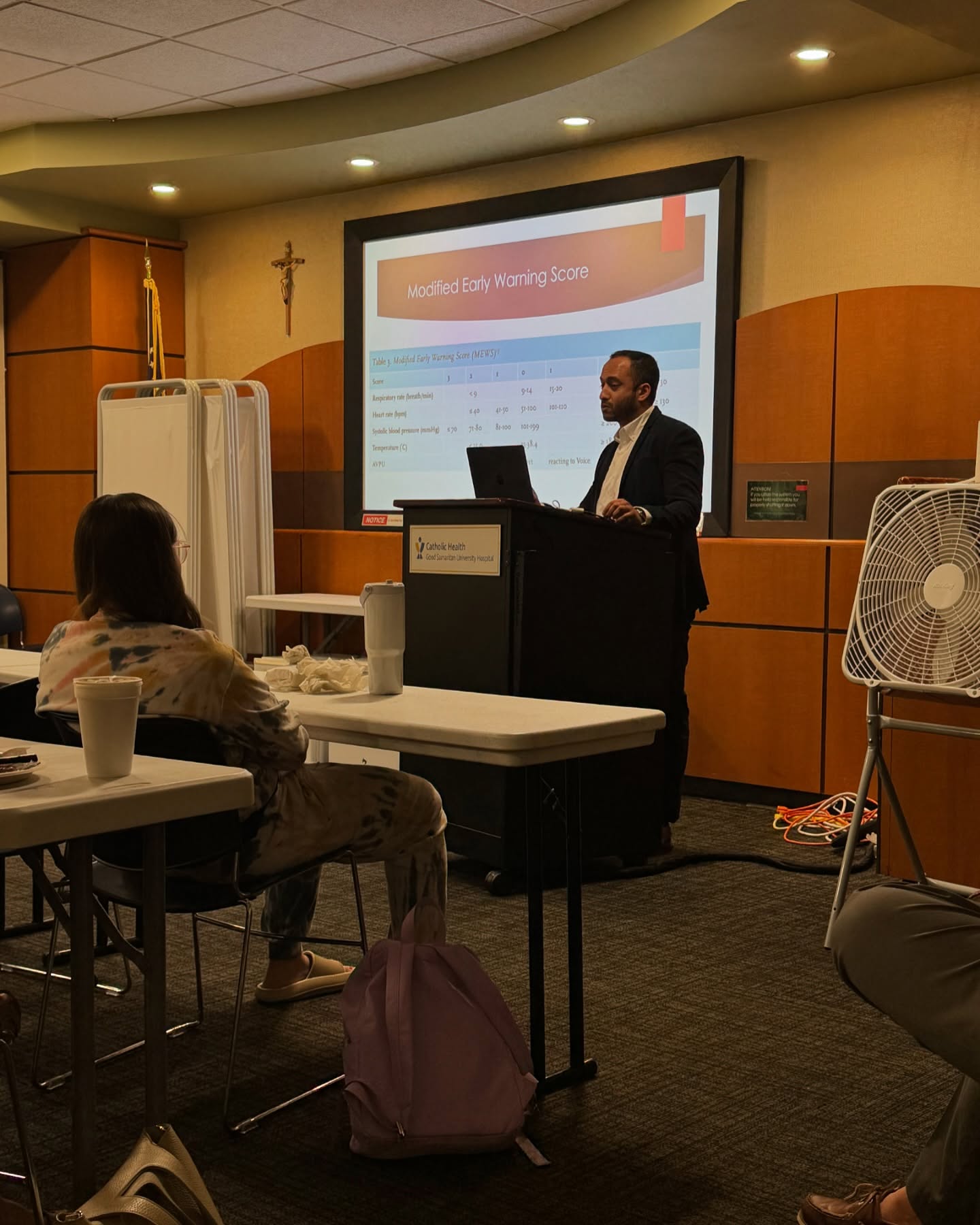 APD, Dr. Michael Poulose, giving an insightful lecture on Sepsis at Grand Rounds today!
.
.
.
.
#grandrounds #wednesdayconference #didactics #research #sepsis #emergencymedicine #residency #internyear #doctor #newyork #longisland #physician #match2024 #match2025 #medicalschool #DO #MD