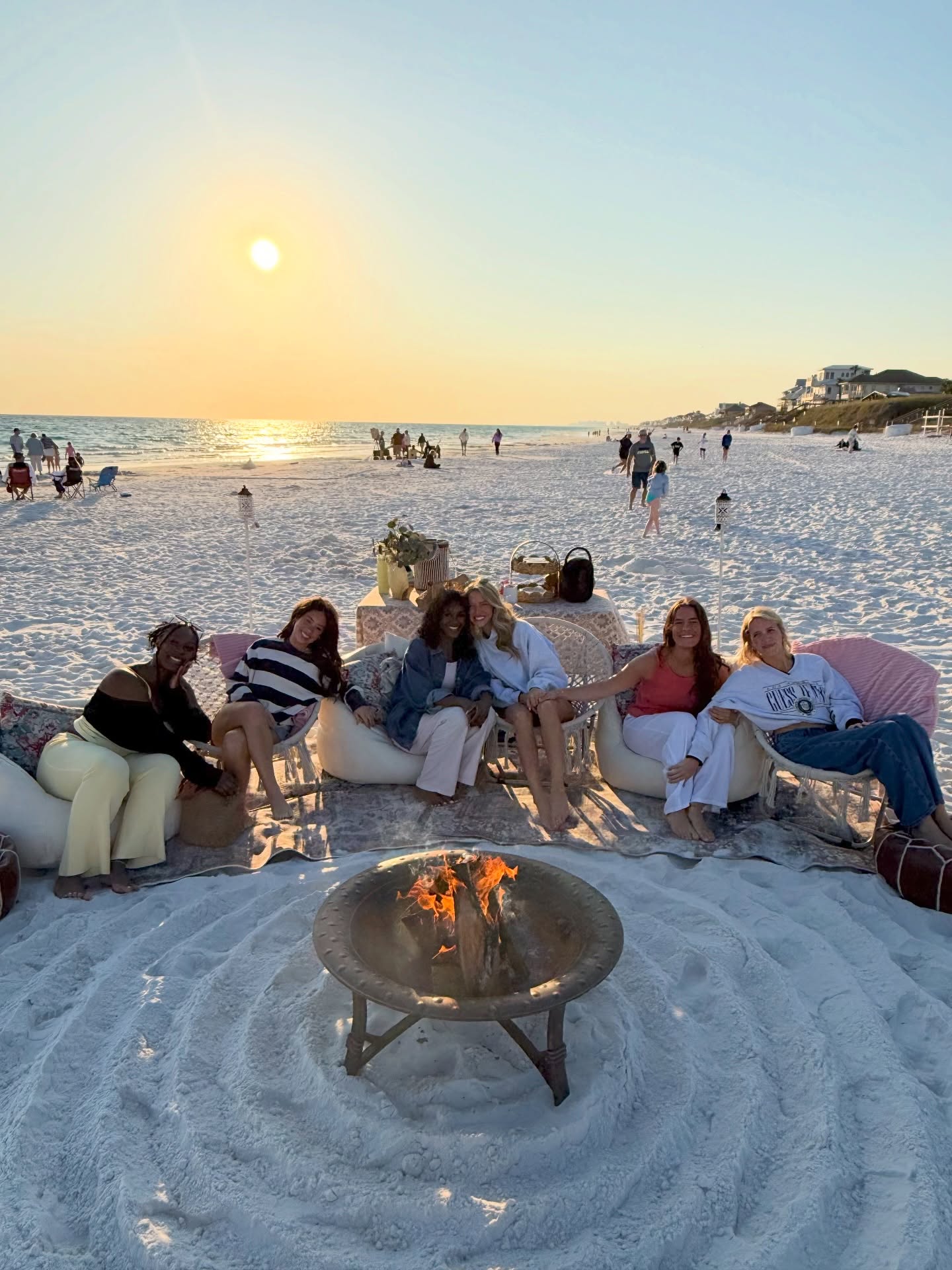 Lean into sunshine☀️🔥
#springbreak #bonfiresonthebeach #30a #seaside #girlsnight