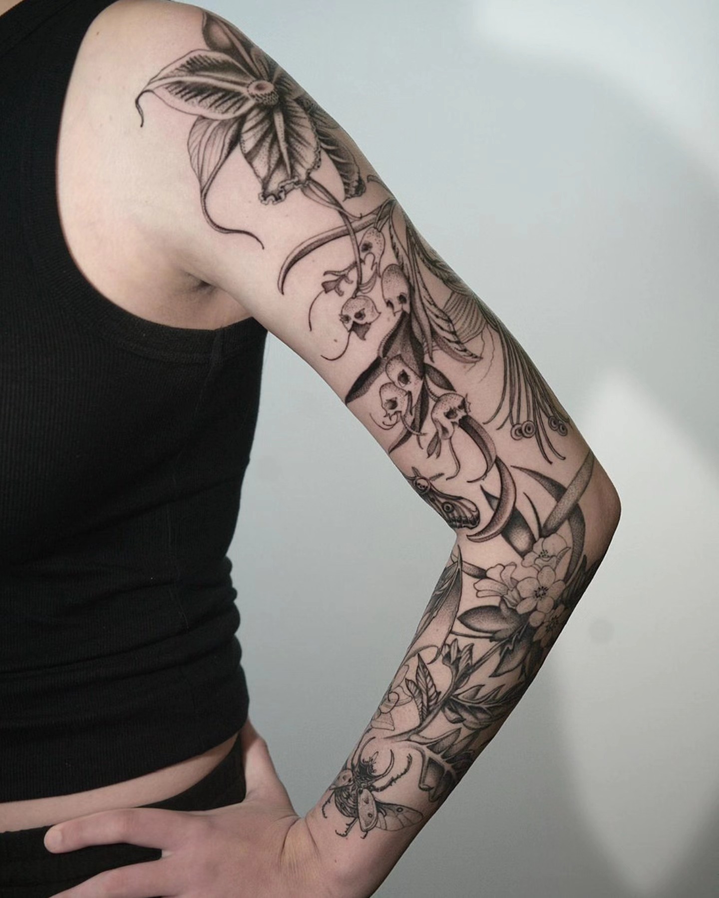 Stunning botanical illustrative blackwork tattoo by resident artist @hiralupe_tattoo
Oakland California bay area
