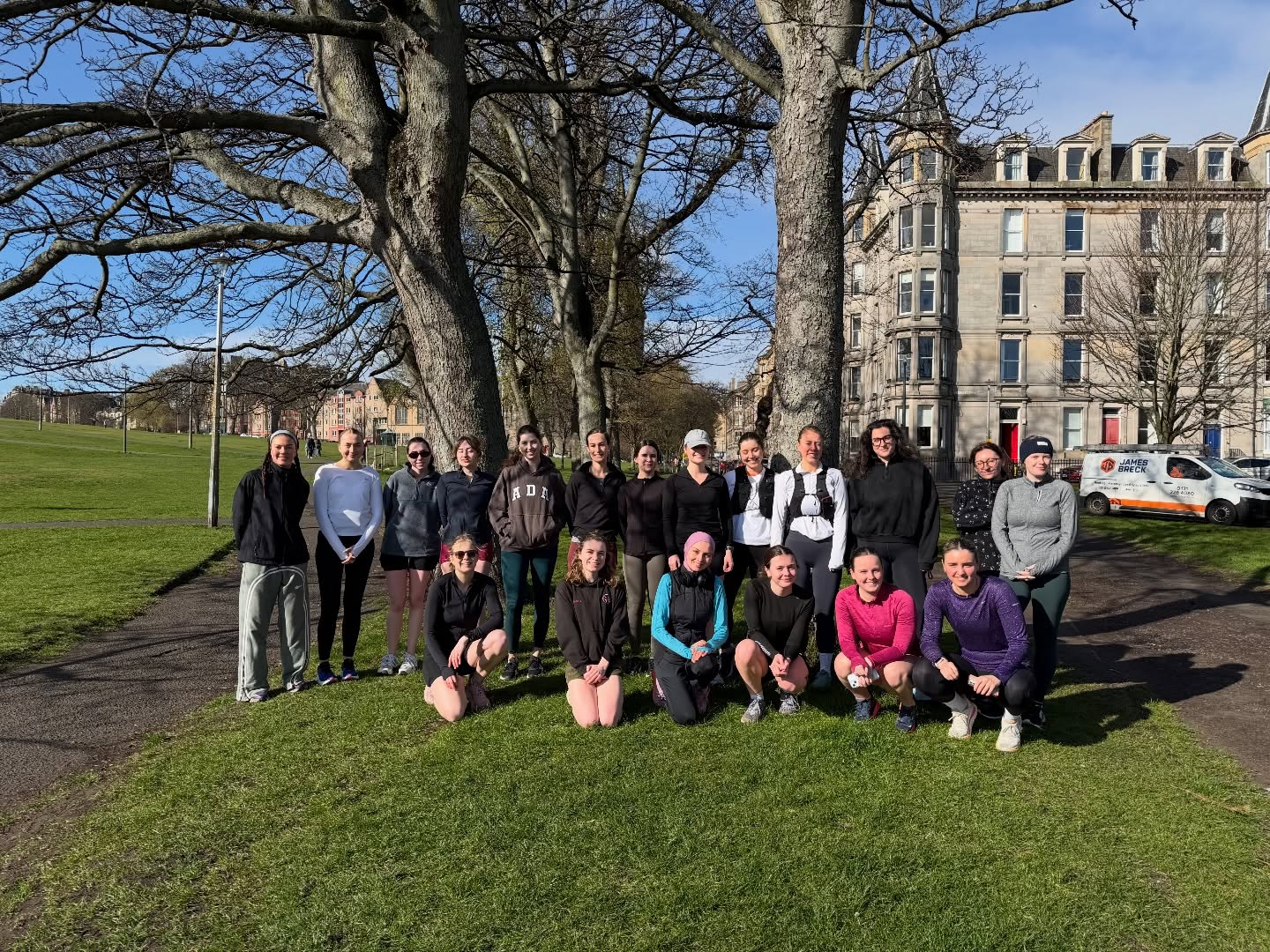 Gorgeous run club scenes this morning 🩷🏃♀️☀️