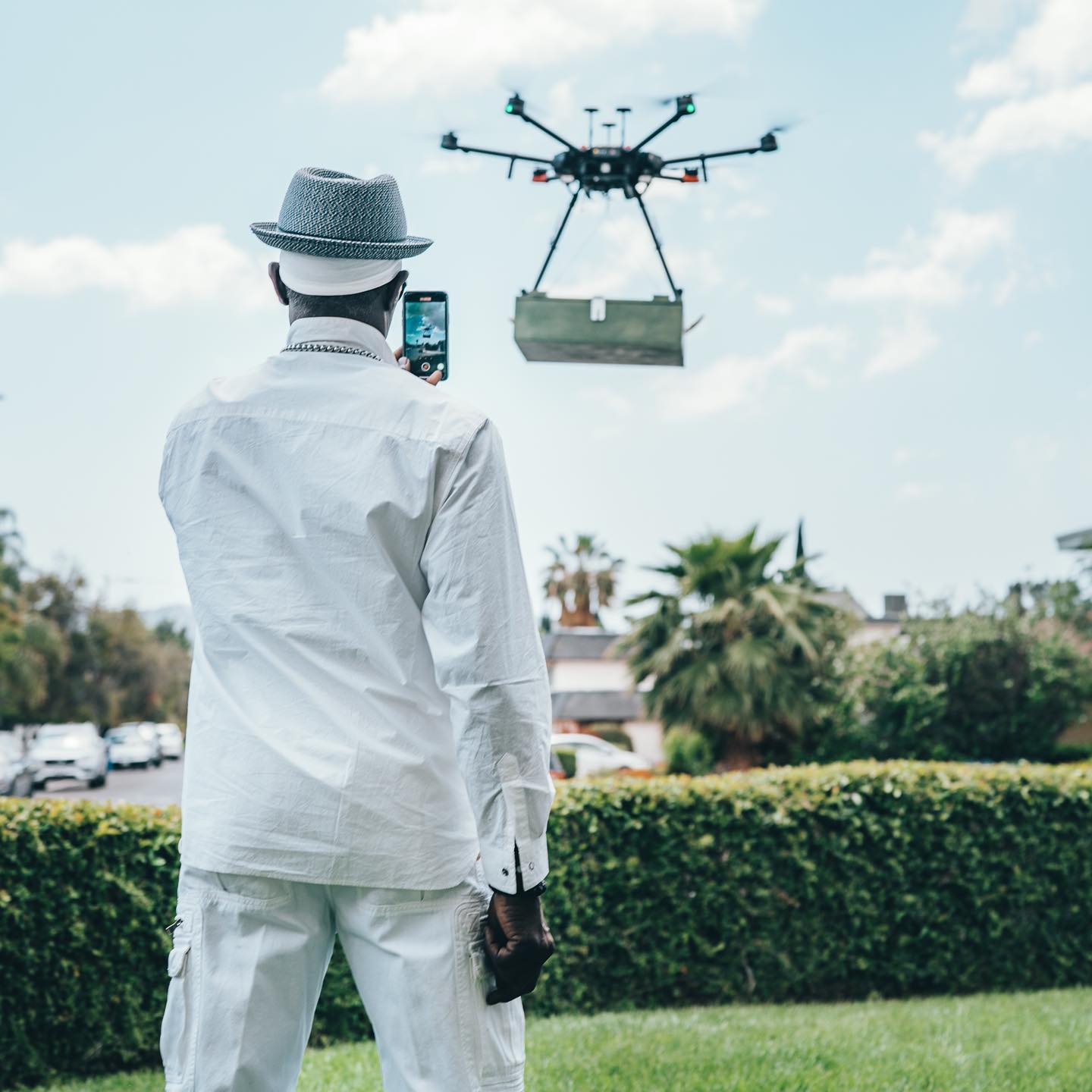 Drone drop to @realwesleysnipes for @amazonprimevideo & @withoutremorsemovie
.
We had such a great time working on this massive worldwide drone drop campaign to promote the new movie.
Swipe to see two drone legends @instillvisuals @jessarcobe who made so many drone drops safely all over Los Angeles.
Team work makes the dream work!
•
#DRONEGEAR #AMAZON #withoutremorse #movie #wesleysnipes #bts #LA #drone #dji