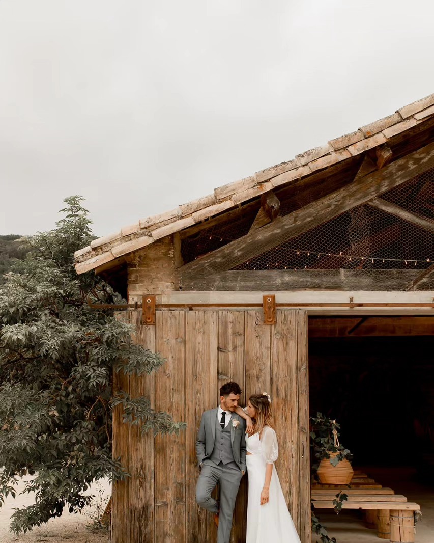 C&N, l’amour rock, l’amour fou… il y a un an ou presque ❤️
Magnifiques photos de @rocknbrides
Dream team
@anthonabet
@antony_dreuil
@annesimoninbeautyofficiel
@deschamps_fleuriste_paris
@maison_nans
@domainedevalbonne
#weddingprovence #couplegoal #southoffrance #lieudexception #weddingphotographer #domainedevalbonne #domaineenchanteur #dinersouslesétoiles #gard #occitanie #saintpauletdecaisson #weddingday #weddincpic