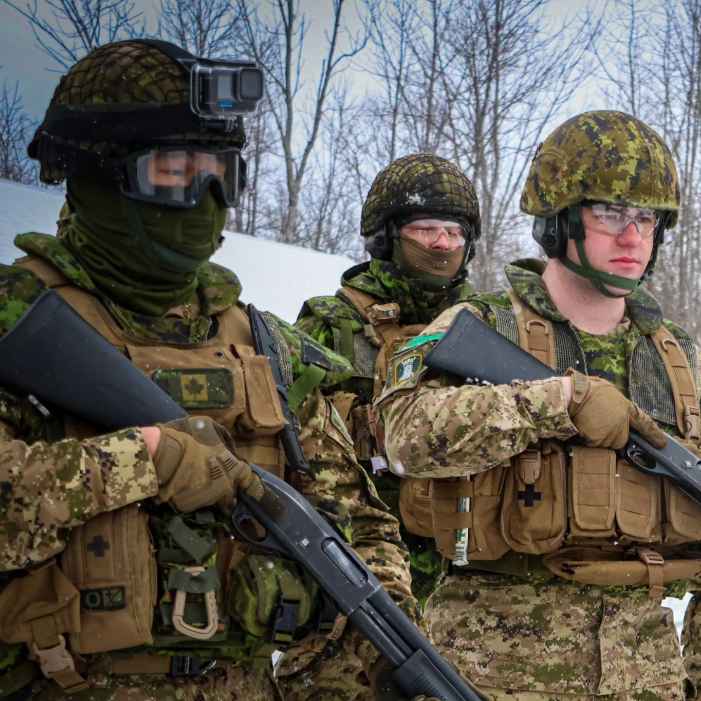 From 21-23 March 2025, members of The Royal Regiment of Canada participated in Exercise SCARLET MAIDEN (Ex SM) at 4th Canadian Division Training Centre Meaford.
Ex SM saw members qualify on the Remington 870P Shotgun as lead up to future training to address the threats of the modern battlefield. Members also conducted a night range with night vision goggles and infrared laser aiming devices.
Would you like to know more?
linktr.ee/royalregimentofcanada
📸 Cpl R. Surphlis, Sgt K. Kwan
Du 21 au 23 mars 2025, des membres du Régiment royal du Canada ont participé à l'Ex SCARLET MAIDEN (Ex SM) au Centre d'instruction de la 4e Division du Canada à Meaford.
L'Ex SM a permis aux membres de se qualifier sur le fusil de chasse Remington 870P en vue d'une future formation visant à faire face aux menaces du champ de bataille moderne. Les membres ont également effectué un tir de nuit avec des lunettes de vision nocturne et des dispositifs de visée laser infrarouge.
Vous souhaitez en savoir plus ?
linktr.ee/royalregimentofcanada
#CanadianArmy #CanadianForces #CAF #soldier #IchDien #ReadyAyeReady #StrongProudReady #FortFierPrêt