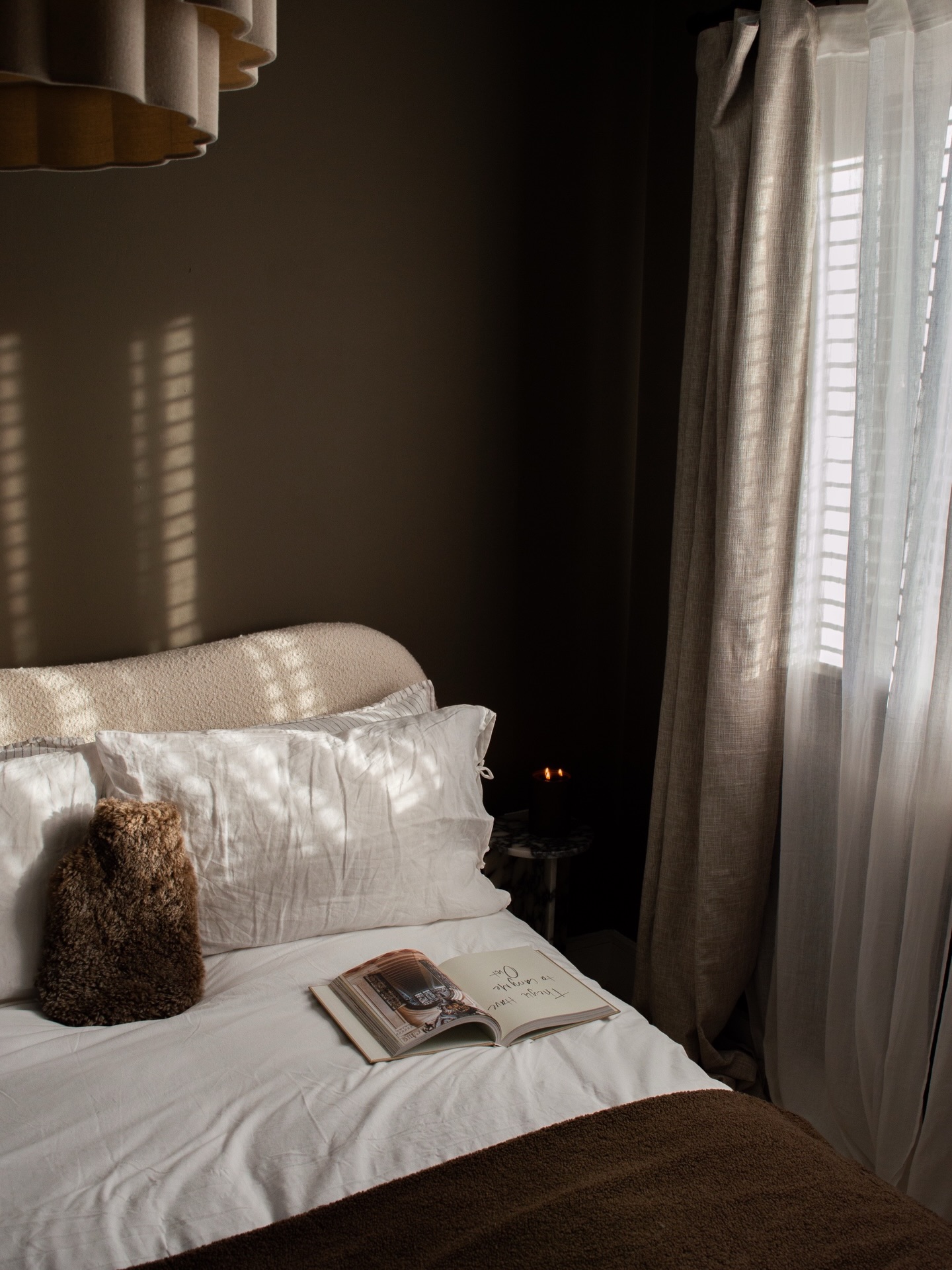 Sunshine on our Chocolate room ๐คโจ๐ฅน
Happy Weekend!!!
What are your plans?
Room Details:
Wall Paint: @grahamandbrown @abigailahern
Marble Side Table: @sklum.welovedesign_uk
Chest of Drawers: @cotswoldco
Lamp: @nexthome
Pouffe: @jysk.uk
Bed: @daals.co.uk
Curtains: @hmhome
Lamp & Mirror: @williamwood
Love,
Nicola & Vicki xx
Brown Bedroom | Bedroom Views | Bedroom Inspo | Marble | Marble Furniture | Japandi Home | Chocolate Brown Decor | Autumn Decor | Moody Bedroom | Moody Browns #japandistyle #browndecor #brownbedroom #chocolatebedroom #japandistyle