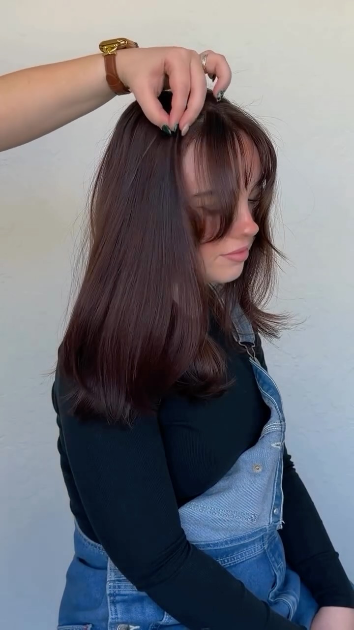 layers are a girl’s best friend 🫶🏼🌟
Hair by Aria
Book your appointment for a summer refresh today! #renohairstylist #renosalon #renohaircuts #hairstylist