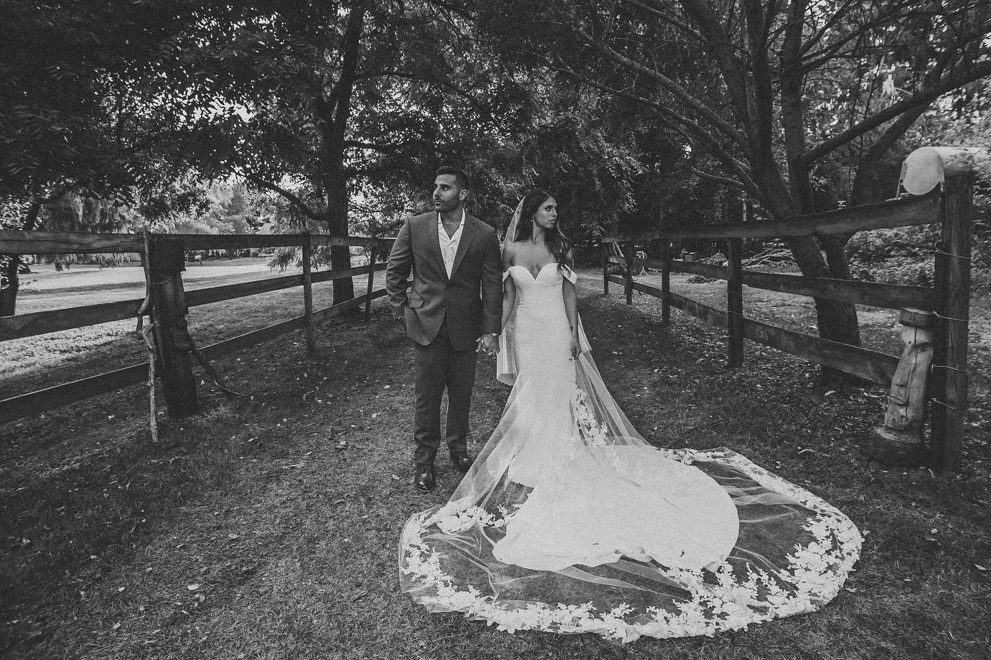 | ENGAGEMENT SESSION GIVEAWAY
hi friends! to thank everyone for all the support i've received through this crazy year, i wanted to throw out a giveaway for you! i am looking for a fun-loving couple who love my moody/vintage style for a free full engagement session! this giveaway is open to any and all engaged couples in the chicago/greater chicago area in need of photography for their engagement or wedding! winner of this giveaway will also receive $300 off their wedding package if they book with obsidian heart.
to enter this giveaway,
1. fill out this questionnaire to help me get to know you guys and your wedding! LINK IN BIO!
2. like obsidian heart photo on facebook and follow @obsidianheartphoto on instagram
3. like and share this post
for additional entries, please tag friends who may be interested!
WINNER WILL BE SELECTED FRIDAY 10/16!
🖤🖤🖤