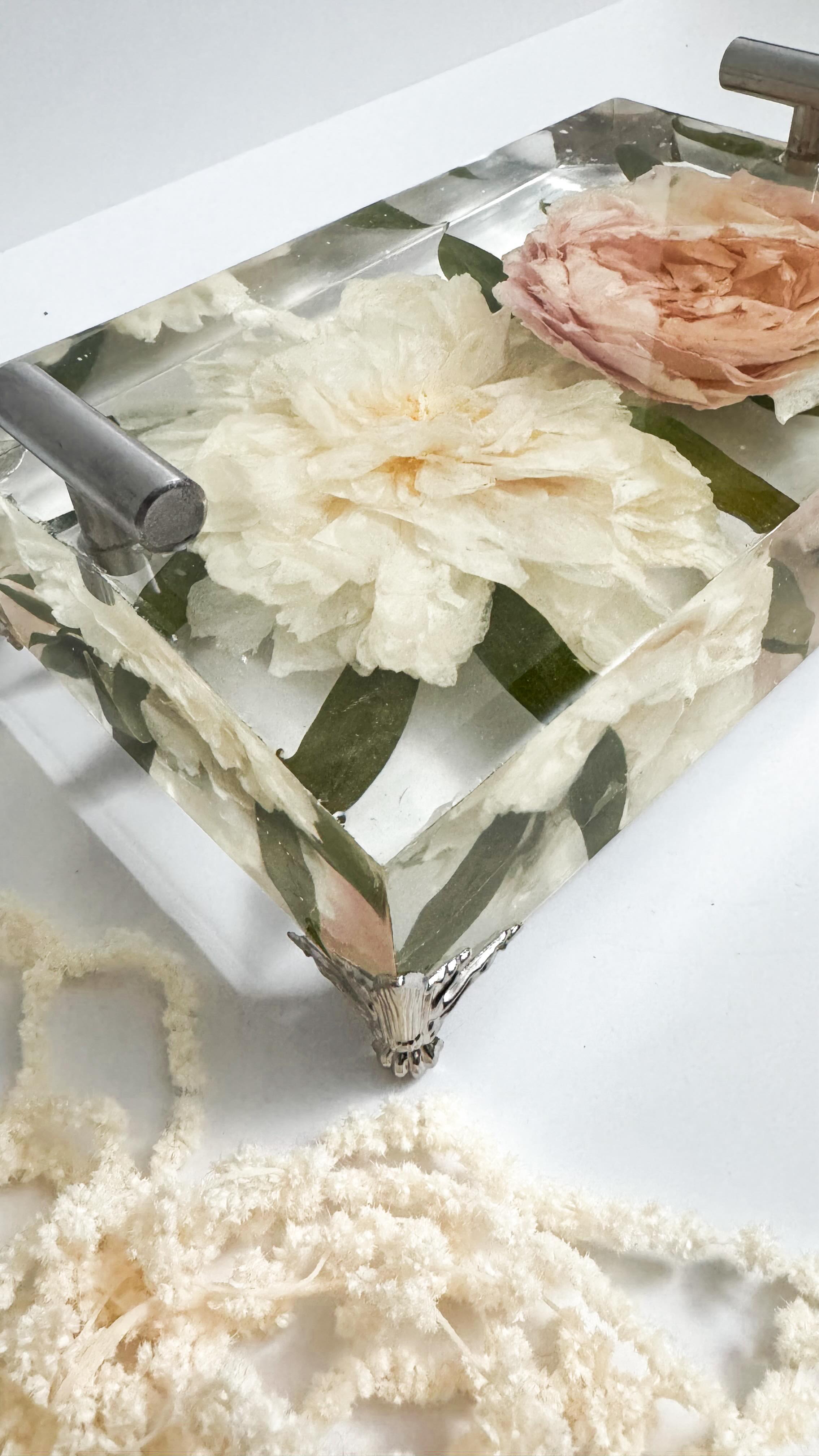 The mini tray is one of our best sellers!
Reserve your spot this month and get a FREE large ring holder!
Link in bio to get started ✨🩷🌸
#floralpreservation #bridalbouquet #weddingvendor #resinflowers #flowerpreservation