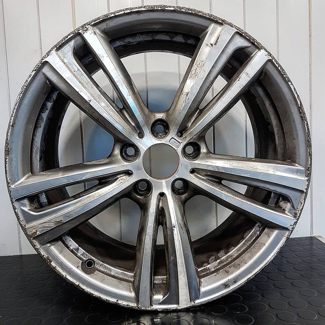 Badly damaged BMW wheels now looking factory fresh ๐ฏ Swipe Left ๐ -
#wheelrefurb #wheelrefurbishment #wheelrefurbs #alloyrefurb #alloyrefurbishment #alloyrepair #powdercoating #diamondcut #colourpowdercoating #cars #wheels #wheelcolour #wheelcolourchange #bmw #mercedes #ferarri #audi #bentley #rangerover #london #essex #southwoodford #creativewheels