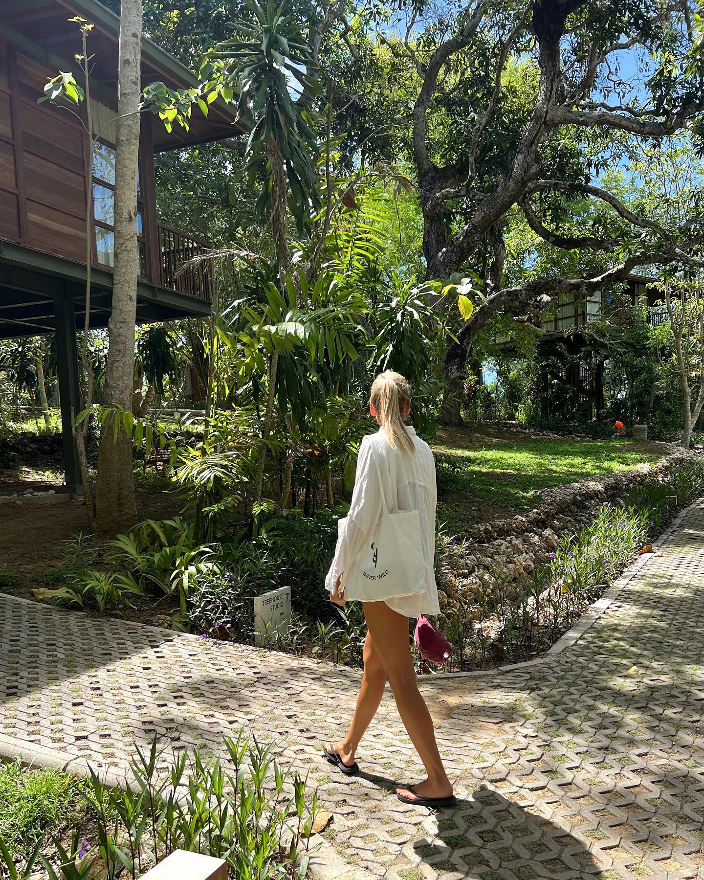 Your surroundings impact your mental wellbeing more than you think. That’s why we meticulously select retreat locations to ensure the energy aligns with your journey to inner peace. Discover with us how the right place can nurture your mind and elevate your spirits. 🌿
#mentalwellness #retreatgoals #innerwild #surroundings #consciousness #community