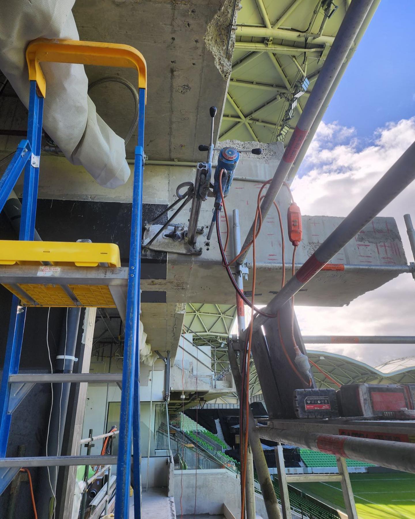 Working at AAMI park stadium today, Drilling holes for the cameras to mount onto.
#cuttingforce #cutting #tyrolit #hilti #australia #melbourne #gippsland #traralgon #coredrilling #cutting #grinding #concrete #scaning #flushcutting
#ringsawing #wiresawing #handsawing #roadsawing #generator #furphy #site #construction