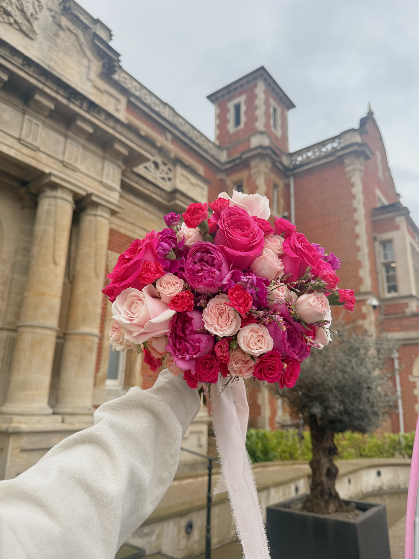 All about the drama… in the prettiest shades of pink 🤍🌸
Getting married? 🤍 Let’s talk wedding flowers and bring your ideas to life, book a consultation with Monet and we’ll create something truly personal to you.
𝐰𝐰𝐰.𝐦𝐨𝐧𝐞𝐭𝐬𝐟𝐥𝐨𝐫𝐢𝐬𝐭𝐫𝐲.𝐜𝐨𝐦 or click the 𝐋𝐈𝐍𝐊 𝐈𝐍 𝐌𝐘 𝐁𝐈𝐎
📍 @easthampsteadparkhotel @weddingsateasthampsteadpark
🌸 @monetsfloristry
#pink