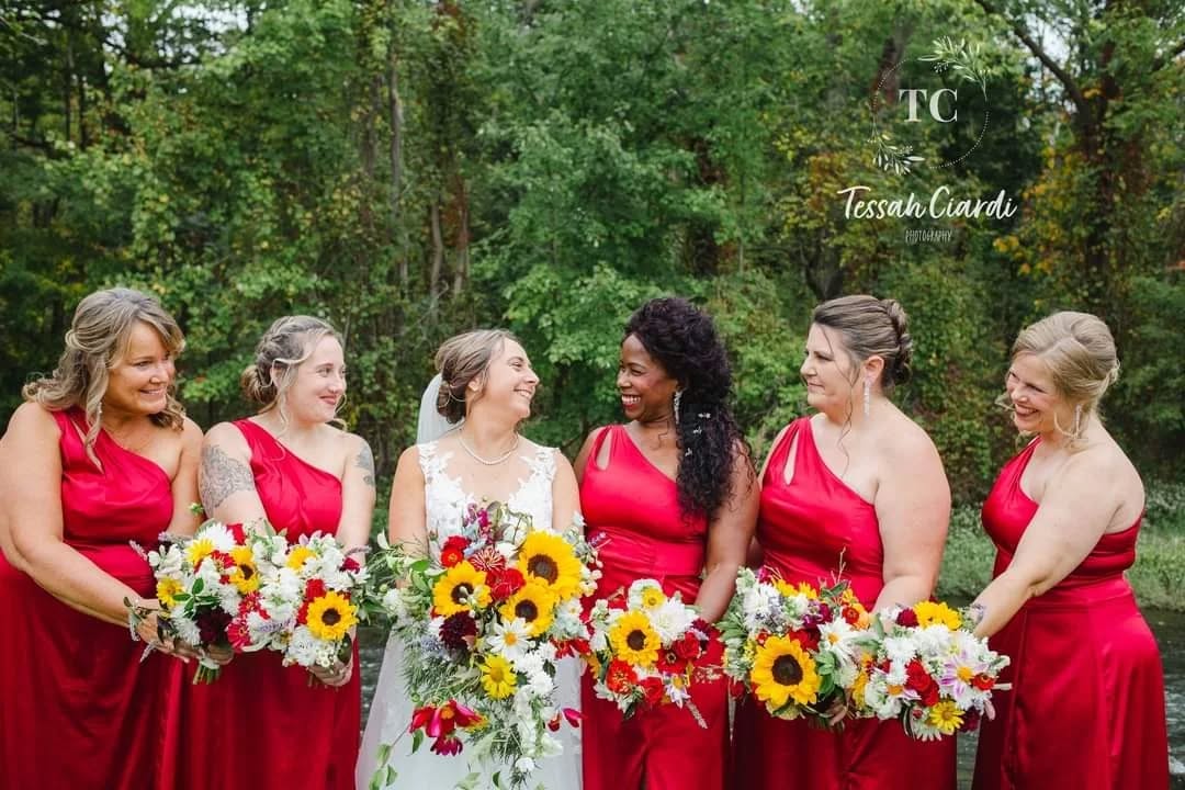 Beautiful photos of Jennifer and John's vibrant fall wedding, perfectly captured by @tessahciardiphotography!
.
.
.
.
.
.
.
.
.
.
.
.
.
.
.
#fallfingerlakeswedding #fingerlakesweddingflorist #fallwedding #fallflowers #redwedding #farmerflorist
