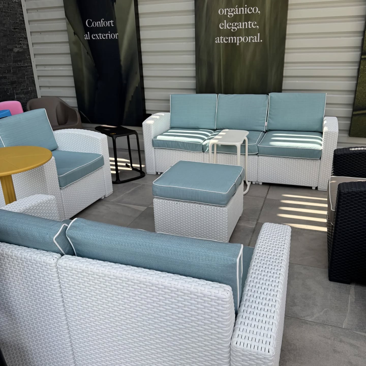 El rincón perfecto para esos momentos de calma ☕️✨
Diseño que invita a disfrutar del aire libre con estilo.
¿Qué te parece este espacio?
#mobiliarioexterior #sala #encontacto #confort