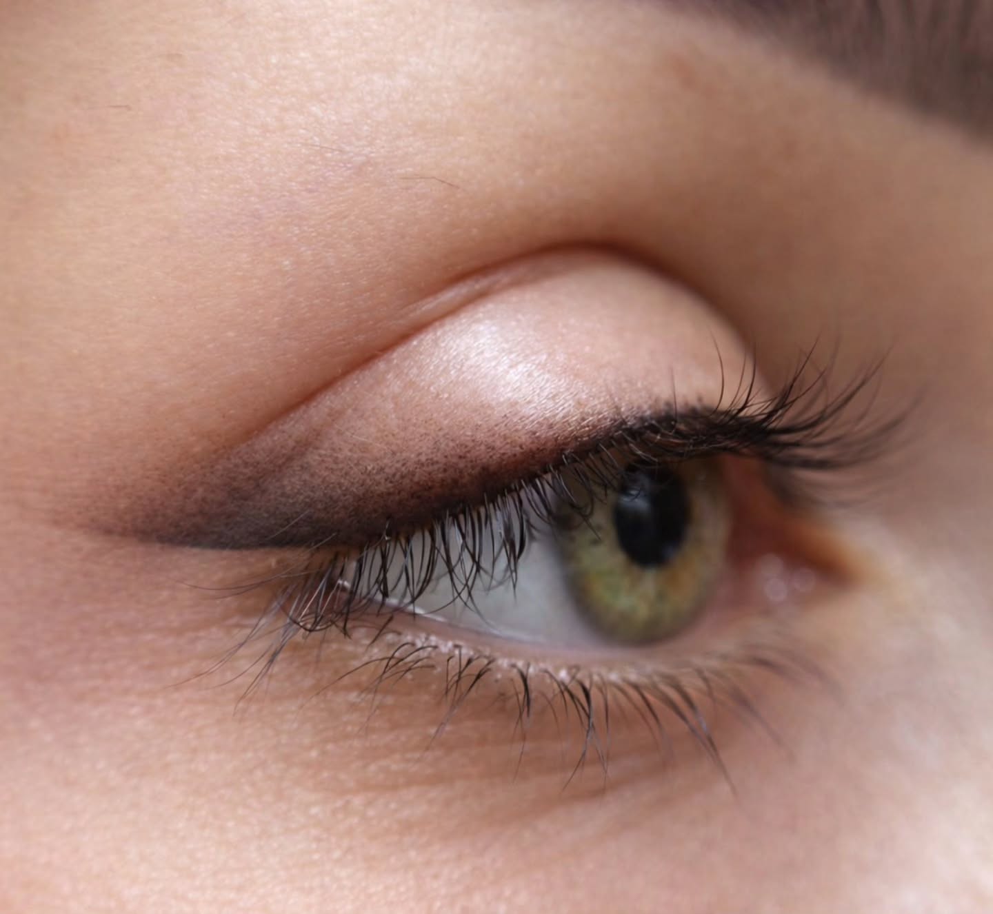Soft definition, Big impact ✨
Deze soft eyeliner benadrukt de ogen op een subtiele, elegante manier, alsof je altijd nét een beetje make-up draagt, zonder dat het TE is. Het geeft de ogen nét dat beetje extra, zonder hard te ogen.
Perfect voor wie houdt van een natuurlijke, verzorgde uitstraling met een luxe finish.
Ready to wake up like this? 🤍
📍The Beauty Spell Groningen
Boek jouw afspraak voor de softliner via onze website.
#pmueyeliner #eyelinerpmu #softliner #naturallook #pmugroningen