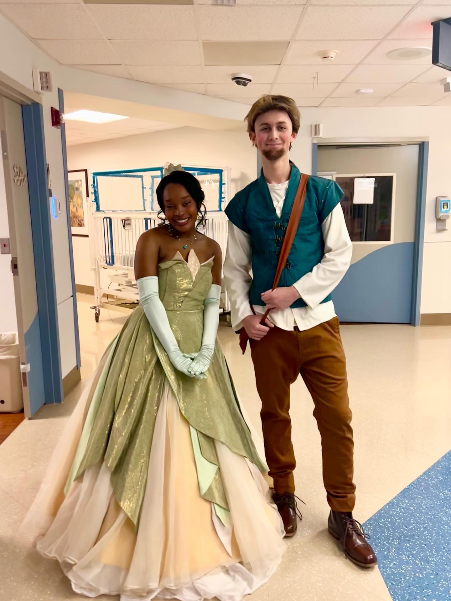 Bringing a little magic to the halls of Jeff Gordon’s ✨💚
One twirl, one smile, one moment at a time 👑
#AMoMCLT #SpreadTheMagic #JeffGordonChildrensCenter #MakeMagicHappen #PrincessMoments