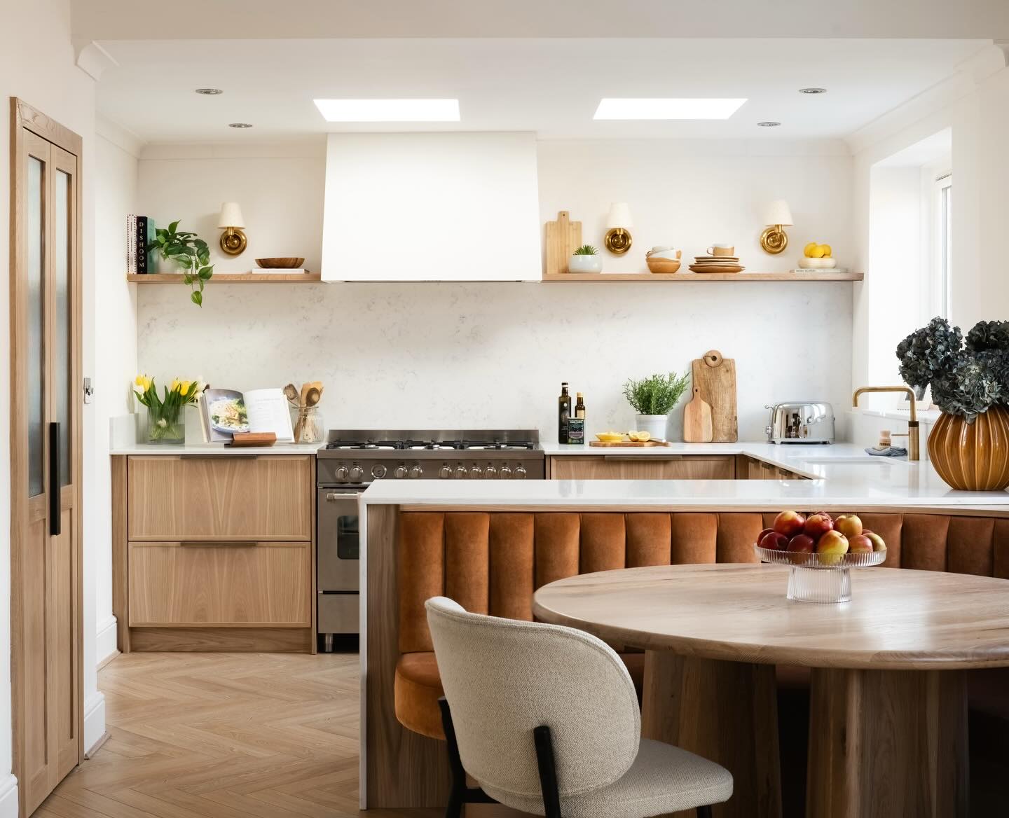 This kitchen is definitely one of our favourites. Simple, clean and practical. Creating the perfect family space that also makes for a great entertaining hub.
Quality materials, craftsmanship and attention to detail all come together to create a truly one of a kind space.
Worktops @rhstonesurfaces
Materials @lathamsltd
Upholstery @awupholstery
Photography @we.are.thetwins