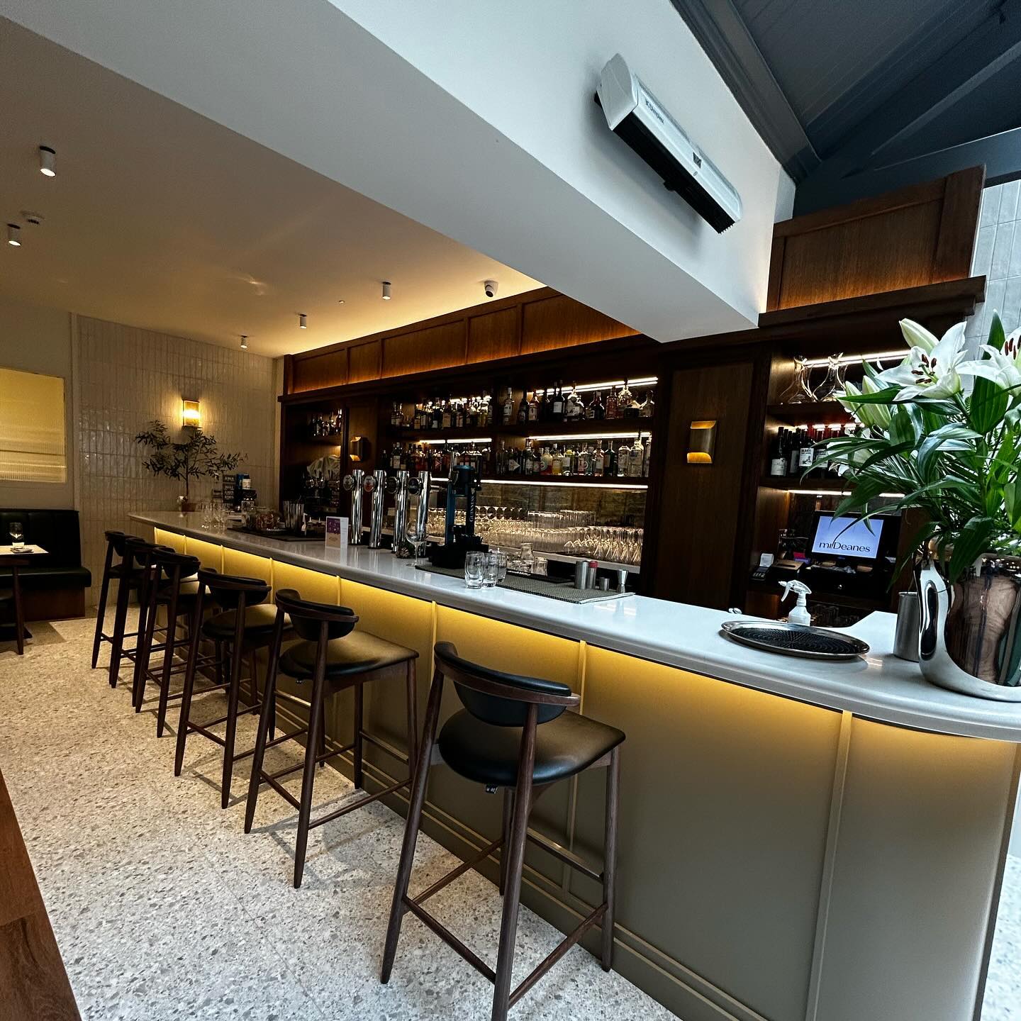 Delighted to share some beautiful images from the newly refurbished Mr Deane’s in the heart of Belfast. Part one of the refurbishment of the “Deanes Mothership”…part two to follow soon.
Best of luck to Michael, Kate and the rest of the team, and thank you from all at Galgorm Group for the lifelong support. 🥂