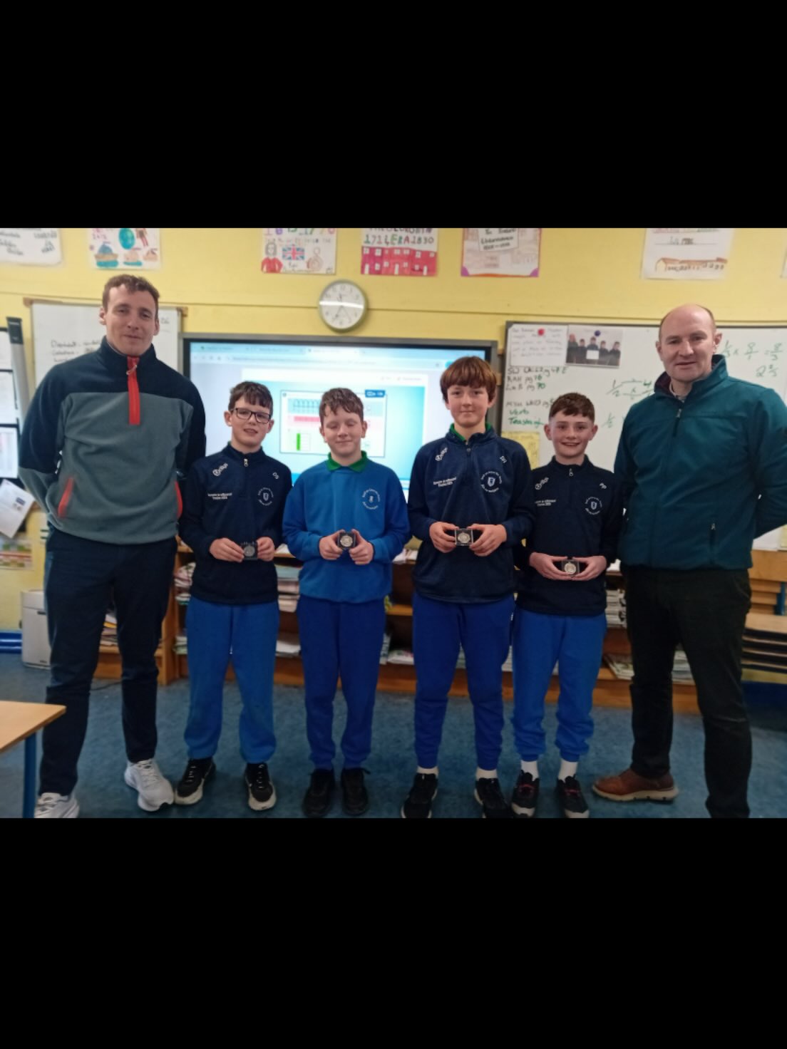 Well done to our amazing quiz team who came joint second at the Kilkenny Cumann na mbunscoil Sports Quiz . They scored an incredible 71 out of 80 , just two points behind the winners .