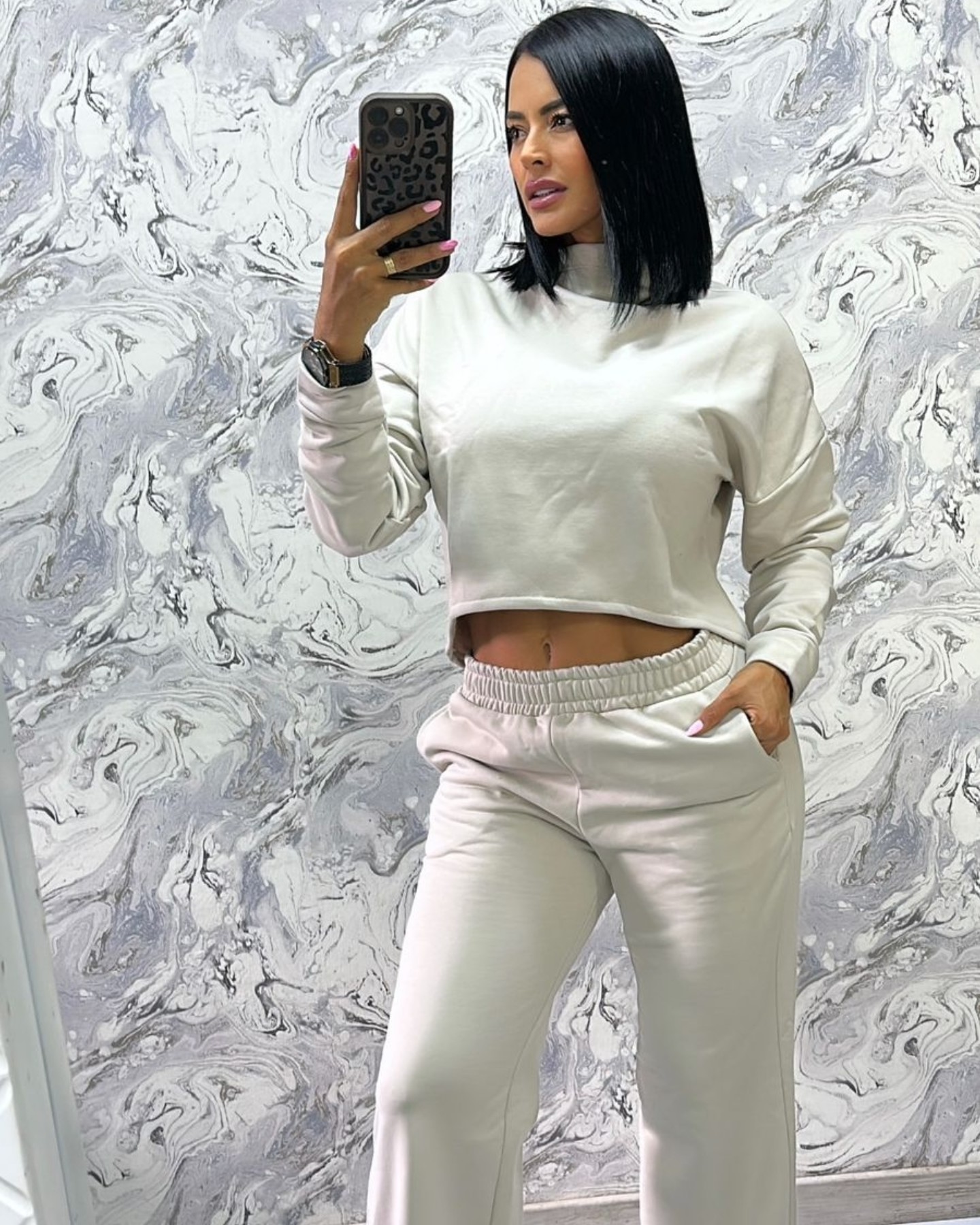 ✨ ¡El set perfecto para sentirte cómoda y verte increíble!
Disponible en 4 colores hermosos
👖 Pantalón bota campana con pretina enresortada y tela suave al tacto.
📏 Tallas disponibles: S, M, L y XL.
Ideal para estar en casa o salir con estilo 🖤
📩 Escríbenos para pedir el tuyo.
#NatsukiOficial #EstiloComfy #Tendencia2025 #SetNatsuki #ModaFemenina #ComodidadYEstilo