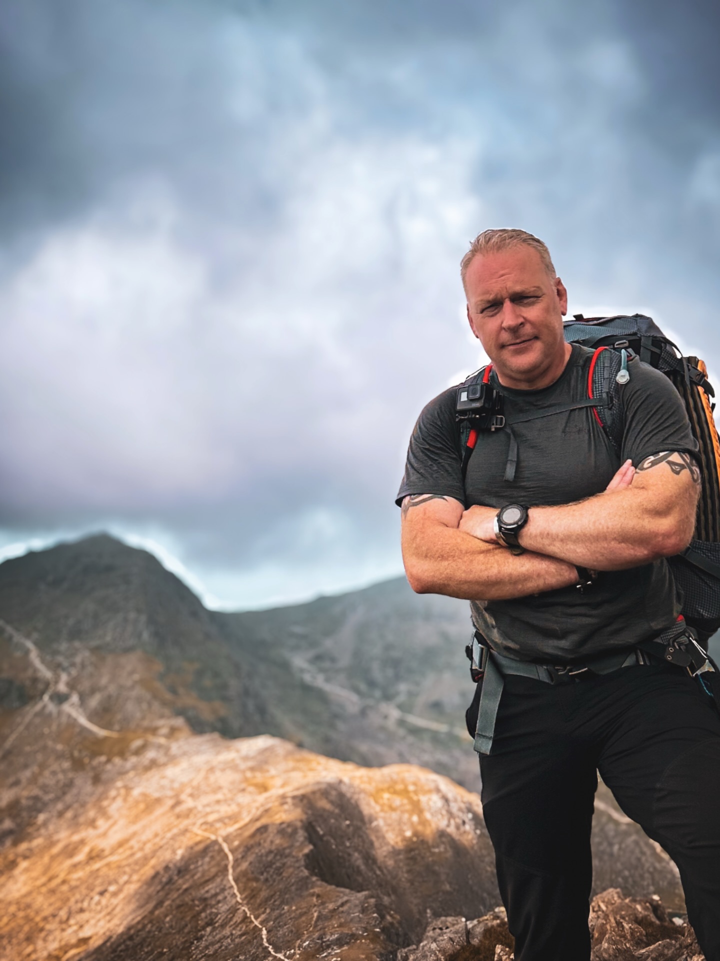 Mountains alone can’t fix you.
And without the right experience, they can sometimes make things worse.
But what they do provide is space.
Some of the most difficult periods of my life have been worked through out here.
A line I come back to often is:
you simply cannot heal in an environment that’s hurting you.
Space doesn’t always give you new answers.
More often, it lets you hear the ones you already knew were there.
One step at a time.
Feel your way.
Reconnect.
And never forget this: space is a privilege.
For some people, it cannot be found without help.
Pay attention to each other.
Support each other.
Because in the end, we only get through anything by working together.
Action Without Applause
#mountains #outdoortherapy #wellbeing #leadership #reflection