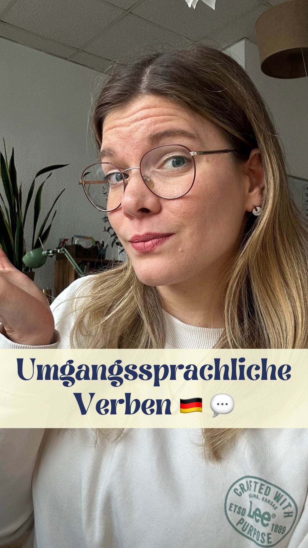 4 umgangssprachlichen Verben auf Deutsch 🇩🇪🤔🚀
Teste dein Deutsch auf fortgeschrittenem Niveau! 💡 Hier sind vier Wörter, die du im Alltag in Deutschland hören wirst:
✅ schwindeln → lügen („Du schwindelst doch!“)
✅ pennen → schlafen („Ich gehe früh pennen!“)
✅ klappen → funktionieren/geplant sein („Die Generalprobe hat gut geklappt!“ / „Leider klappt es doch nicht am Mittwoch.“)
✅ spinnen → nicht richtig funktionieren / verrückt sein („Meine Kopfhörer spinnen!“ / „Du spinnst doch!“)
Welche dieser Wörter waren neu für dich? Schreib sie in die Kommentare und übe mit mir! ✍️😊
Folge mir für mehr nützlichen Wortschatz auf fortgeschrittenem Niveau und perfektioniere so dein Deutsch mit mir! 🇩🇪✨
Liebe Grüße
Deine Deutschlehrerin
Verenita
🖤❤️💛
#deutschlernen #deutschb2 #deutschwortschatz #deutschunterricht #deutschkurs