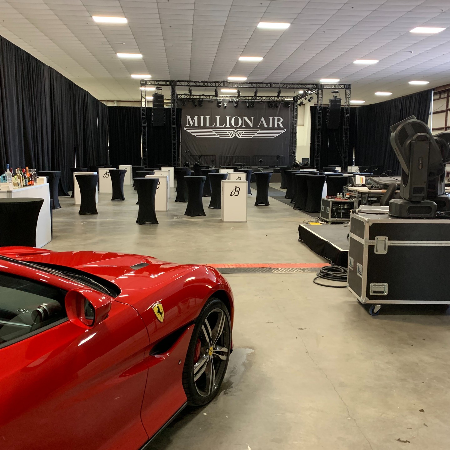 An older project that didn't get the recognition it deserved when we installed.
Million Air White Plains FBO building with an 18 panel video wall controlled by Crestron.
#millionaire #crestron #airport #newyork #videowall #customintegration #commercialautomation