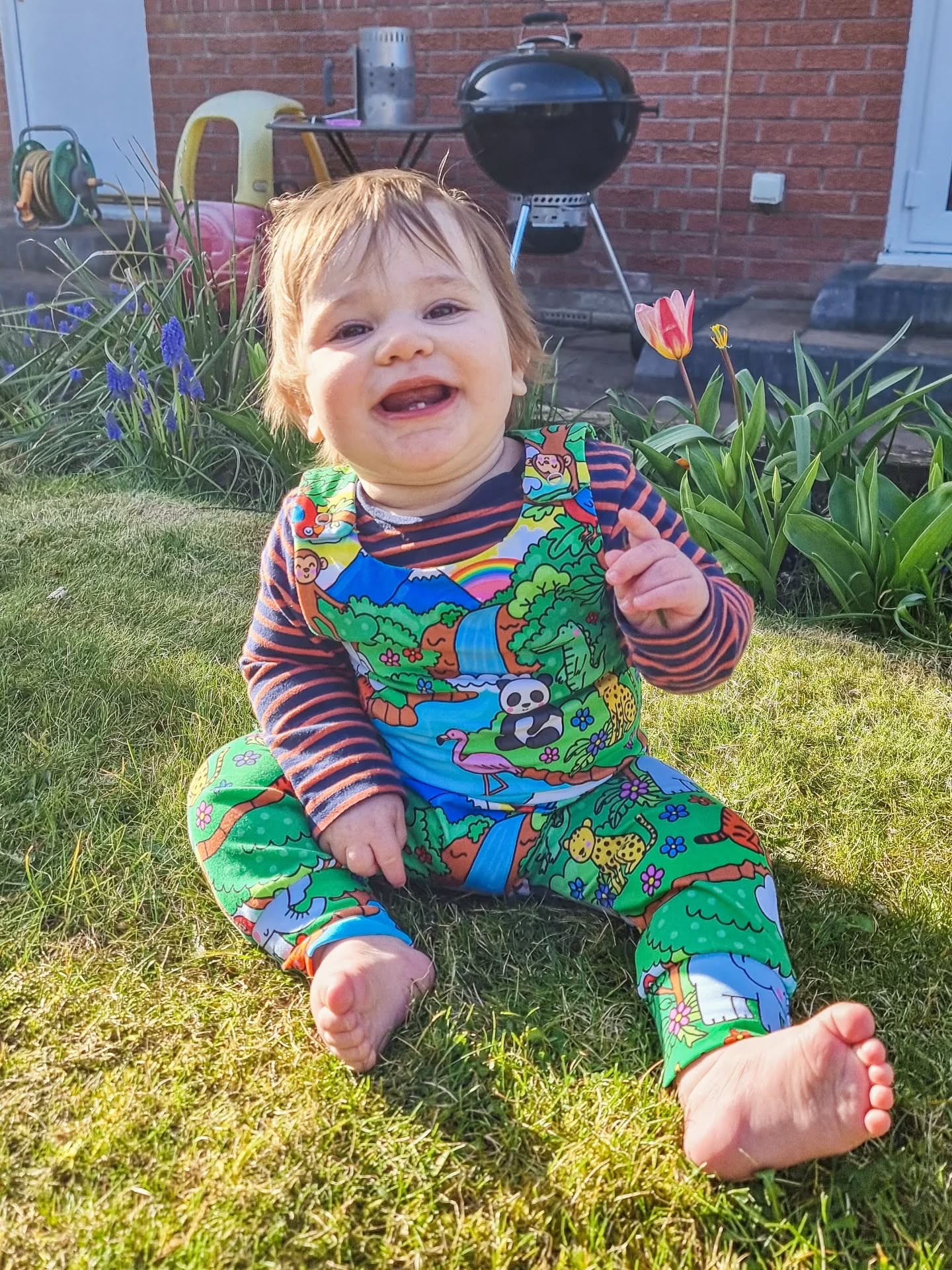 It's been a beautiful weekend here in Musselburgh! We've had lots of garden time and Patrick has felt grass on his tootsies for the first time since he was tiny.
Also this weekend, I have launched a beautiful new print on the website! Wild river features a large and detailed animal scene, which is perfect for unique dungarees. Also available in bibs, tees and Hippy Pants 🐯🐼
#naturekids #uniquebabygifts #nomoreboringclothes #madeinedinburgh #ukkidsclothing
