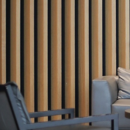 𝗥𝗲𝘃𝗶𝘀𝗶𝘁𝗲𝘇 𝗹’é𝗹é𝗴𝗮𝗻𝗰𝗲 𝗰𝗼𝗻𝘁𝗲𝗺𝗽𝗼𝗿𝗮𝗶𝗻𝗲 𝗮𝘂 𝗥𝗮𝗱𝗶𝘀𝘀𝗼𝗻 𝗗𝗮𝗸𝗮𝗿 𝗗𝗶𝗮𝗺𝗻𝗶𝗮𝗱𝗶𝗼 avec l’une de nos campagnes qui met en avant le luxe moderne de l’hôtel.
Notre concept créatif pour cette campagne photo vise à fusionner harmonieusement le charme de la tradition sénégalaise avec l’élégance du luxe contemporain offert par le Radisson Hotel Dakar Diamniadio.
#DIGICOF #Radisson #Hotel #Luxury #Communication #Dakar #Senegal #decouverte #communicationagency