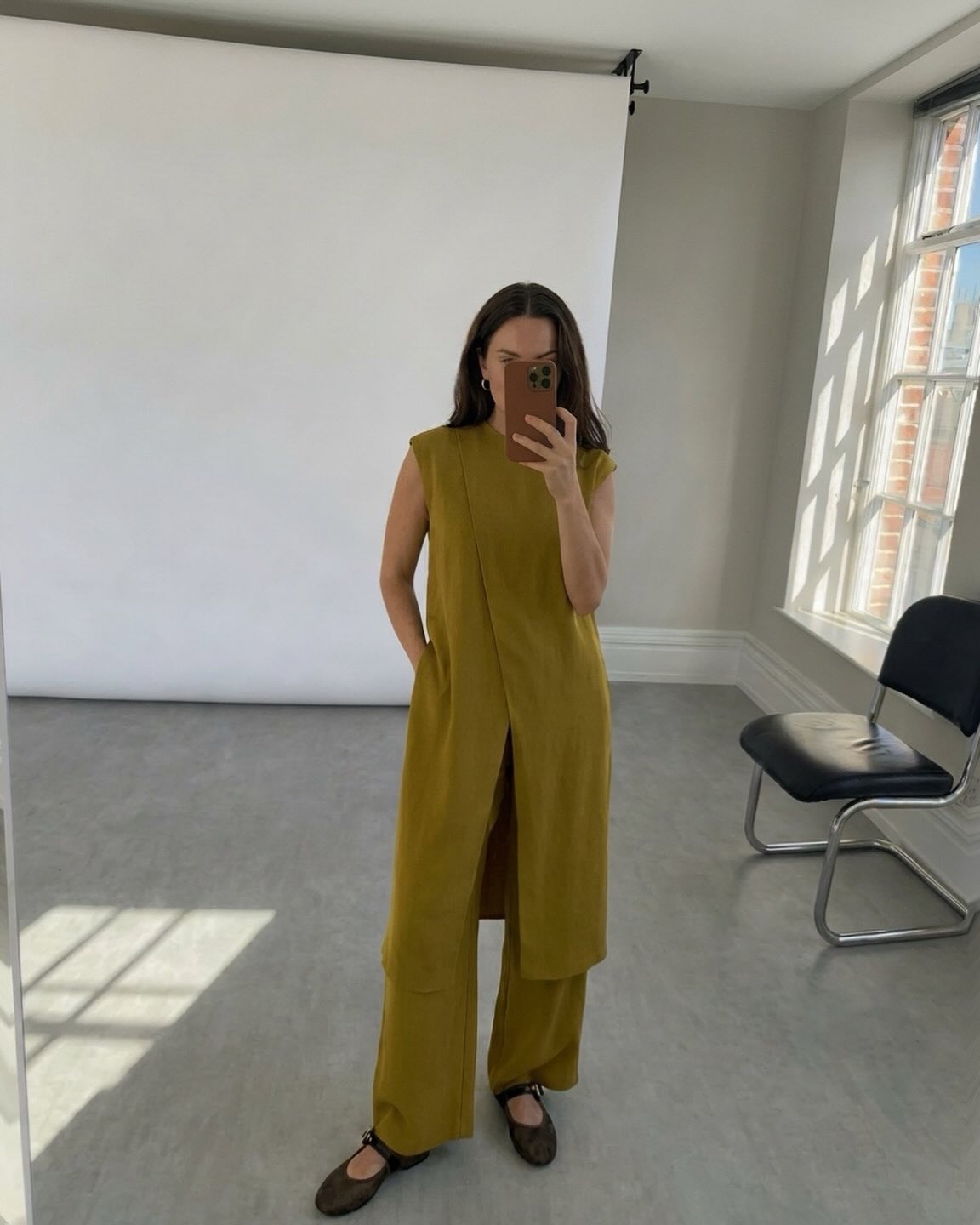The Nadina, made to be worn, loved, and lived in 🫶🏼
Seen here on a post pregnancy body, with the same effortless drape and elevated fit, because great design goes far beyond nine months. Created to be worn pre, during, and post pregnancy, with subtle, non-obvious details that blend seamlessly into your everyday wardrobe.
Think: timeless silhouettes, seasonless colourways, and pieces you’ll reach for on repeat, year after year. This is slow fashion done with intention. Fewer pieces, better choices, designed to last.
If you’re building a wardrobe that works harder (and smarter), this is where it starts ✨
Save for later, share with a mama 🤍
#PostpartumStyle #BumpToBaby #ModernMaternity #CapsuleWardrobe