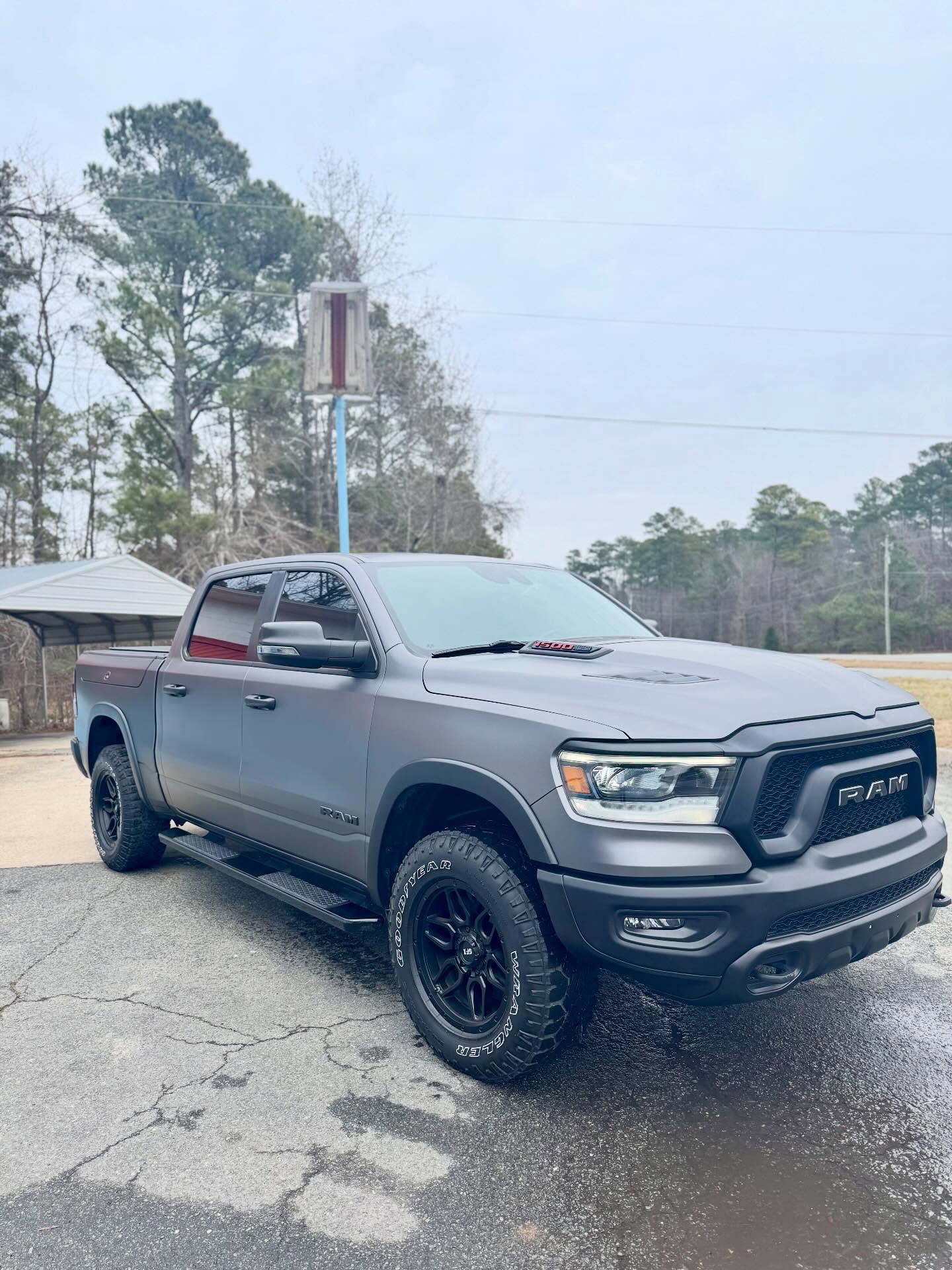 This RAM 1500 just got wrapped in 3M Matte Dark Gray and the transformation speaks for itself—clean, aggressive, and built to stand out without trying too hard.🚀🔥
#vinylwraps #colorchange #3mvinyl #ram1500 #pittsboronc