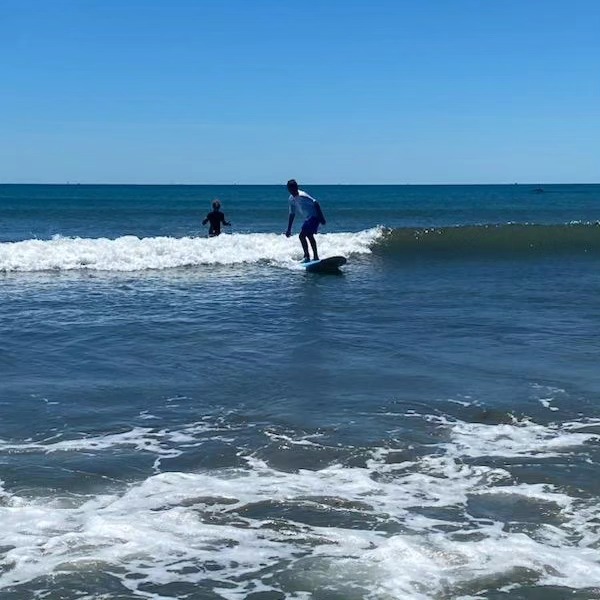 Camps, lessons, and rentals are available 7 days a week at Surfers End of 2nd Beach(Sachuest). Have a good time while gaining the basic fundamentals of surfing!Sign up for one session or multiple. Sign up at elementalsurfcamp.com (link in bio) or call the shop. We rent surfboards, boogieboards, SUP's, chair, and umbrellas. Walkups also available and welcome. Discounts on board purchased after lessons!