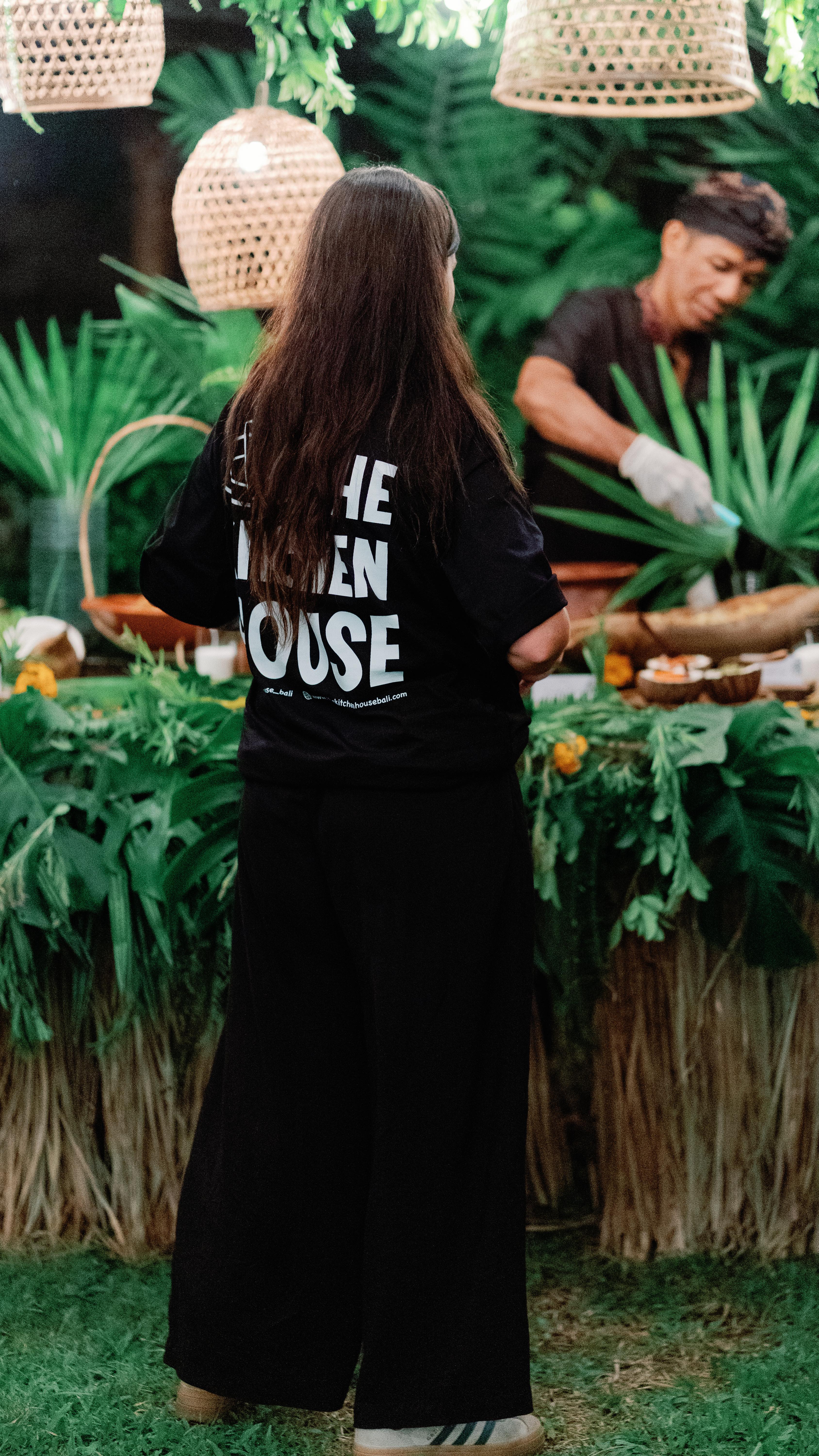 2025, you were big 🧡
From weddings and retreats to birthday tables, corperate lunches and late-night pack-downs, this year reminded us why we love what we do.
Feeding people well, creating beautiful moments with delicious food, and being trusted to make food for some of people biggest days of their life 🥰
Thank you to every couple, family, planner and venue who welcomed us into their celebrations.
Here’s to more flavour, more stories, and more beautiful tables in 2026 ✨
xxxx
The Kitchen House