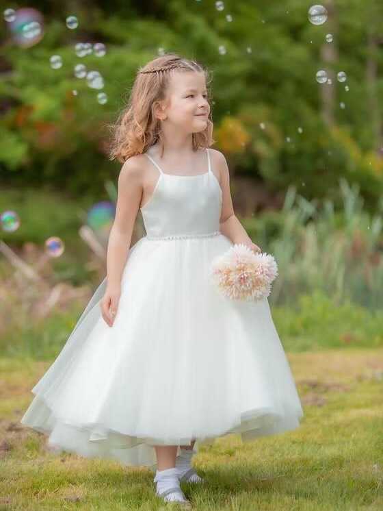 🌸✨ Flower Girl Dresses ✨🌸
Make your little one shine on your big day with our stunning collection of flower girl dresses! From soft tulle and delicate detail to elegant satin finishes, each dress is designed to make her feel like a princess.
Available to order in a variety of sizes and beautiful colors to match your theme perfectly!
Book your appointment now to view and try!
Dresses - @nievecouture
Photography- @bigambitionphotography
#flowergirl #flowergirldress #bridesmaids #yateley #bride2026