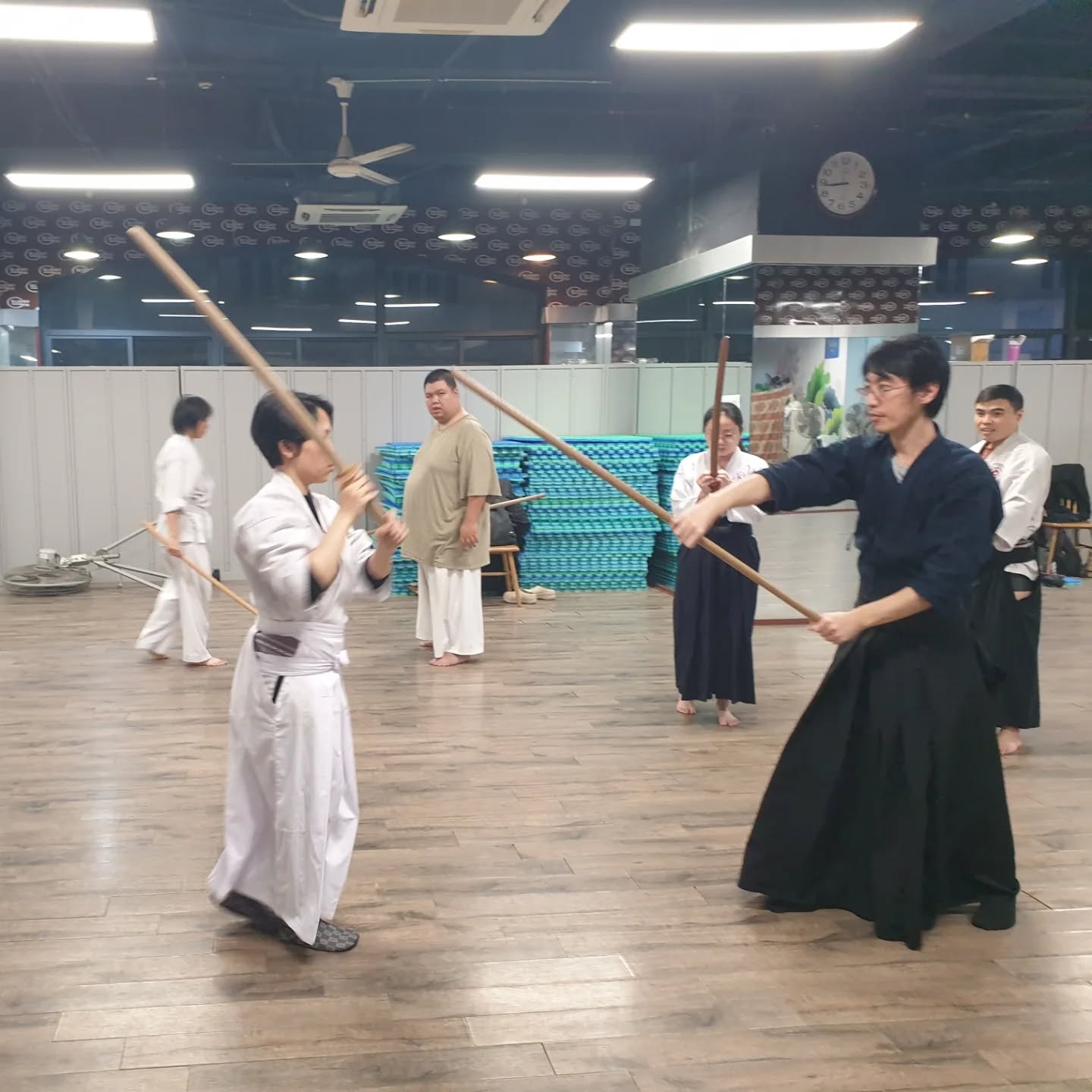 🥋🌟 🎄 Last training before Christmas Eve! 🎄 🌟
Busetsukan Dojo wishes everyone a Merry Christmas and a Happy New Year!
Training on the 24th is canceled (Christmas Eve 🎄)
See you all on the next last few trainings before the New Year 🎆 🥋
BUSETSUKAN AIKIDO IAIDO JODO
MONDAY IAIDO AND JODO 20-21.30
TUESDAY AIKIDO 20.00-21.30
FRIDAY AIKIDO 20.00-21.30
SATURDAY 18.00-19.30
#aikido #budo #bushido #osensei #iaido #iaijutsu #jojutsu #jodo #shintomusoryu #musoshindenryu #vietnam #aikikai #martialartslife #christmas #hanoi