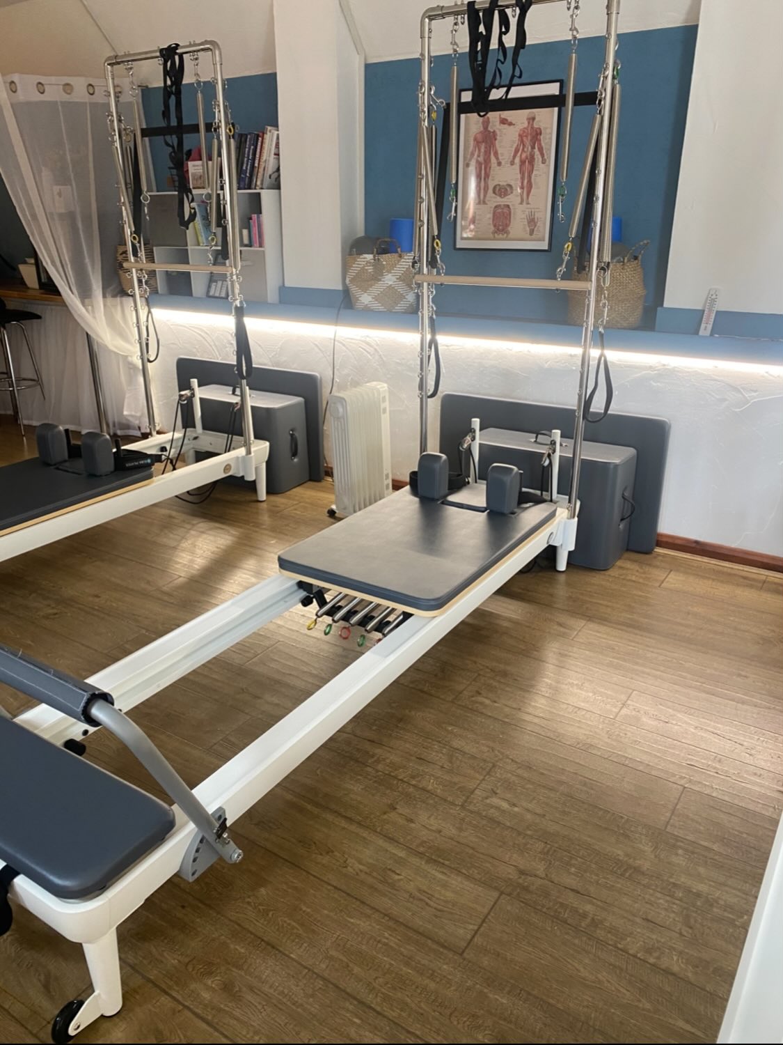 🩵What large Equipment does our Pilates Studio have?💙
1- Reformer
2-Bench and Tower
3-Reformer and Box
4-Jumpboard
We use a combination of all our large equipment in both our 1-2-1 and Classes.
Have you used all of these pieces of equipment, do you have a favourite?!