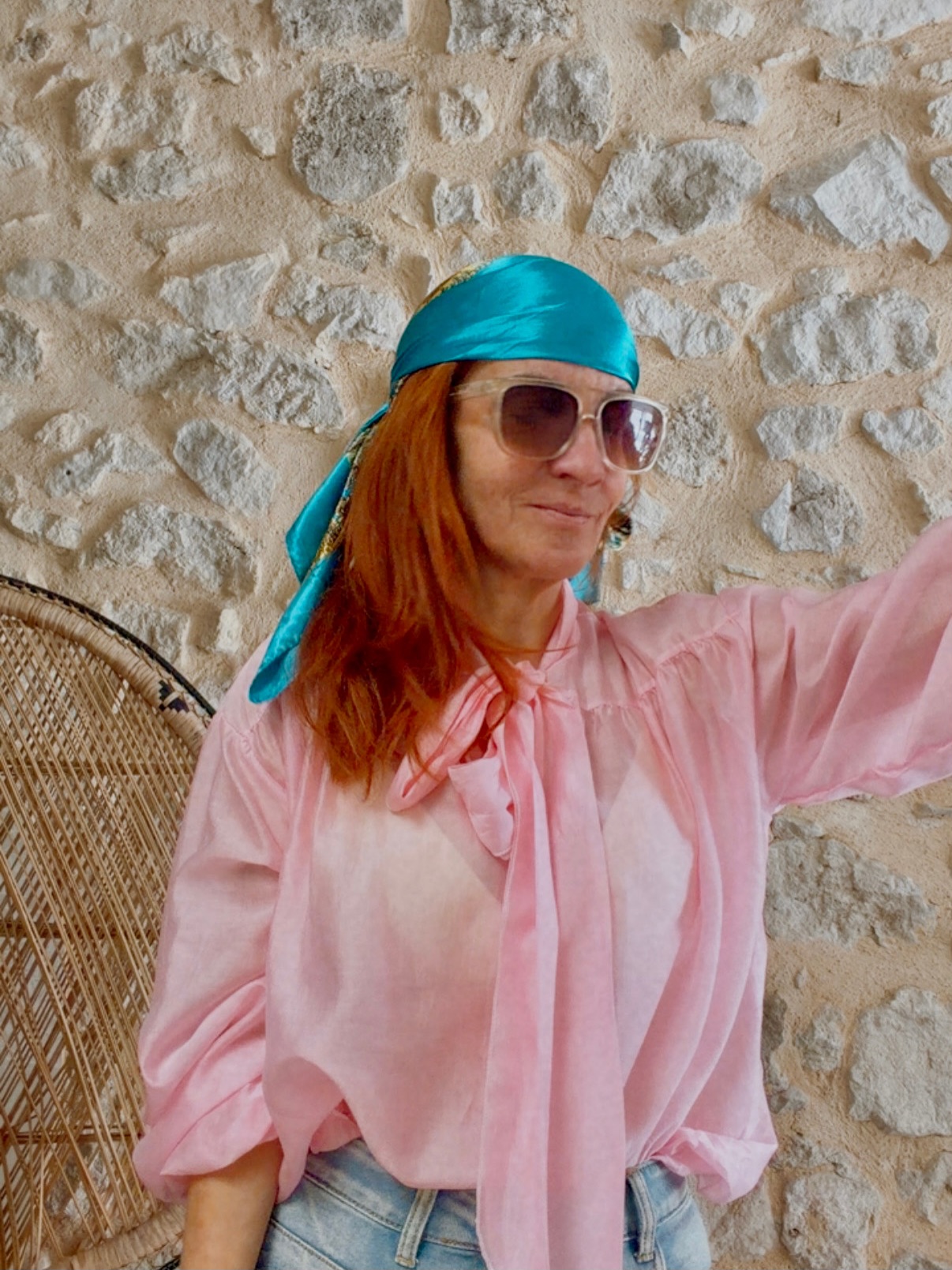 Irrésistiblement rétro, la blouse à col lavallière ne semble pas avoir dit son dernier mot. Elle fait son grand retour chez Mademoiselle K et se prénomme la blouse Marie Lou♥️#mademoiselleksigean #blouse #mode #newco #store