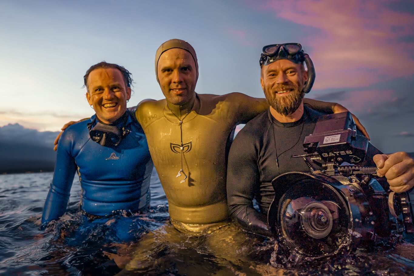 “Every man should pull a boat over a mountain once in his life” - Werner Herzog.
Filming the deepest man on earth, the greatest of all time 🐐 freediver @alexeymolchanov from @molchanovsfreediving on an Alexa at night out on the ocean in 7 knots of current ripping up five anchors with a crew that did not take one single break for seven full hours to keep the dream alive 🙏
Shot on location at @apneistafreediving with an incredible crew including enigmatic kiwi DP Simon Temple, and using a custom lighting rig we designed.
All pics @_mr_tilley camera @falkwyn art dept @berpikirbebas safety team @sail.dive.kite @wheresmeesh @zo__marie @_teakaye @kwabena_edusei @detemmermancharlotte @candi_pots