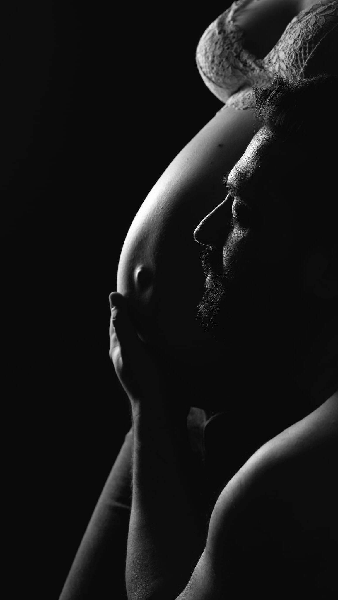 Créer la vie…
et déjà l’aimer d’une force indescriptible.
Il y a dans ces instants une puissance silencieuse,
une beauté brute, presque irréelle.
La grossesse n’est pas seulement un moment,
c’est une transformation.
Et ça mérite d’être capturé… avec justesse.
✨ Séances grossesse – Bella Véra
Osez vous révéler
#seancegrossessecouple #seancephotogrossesse